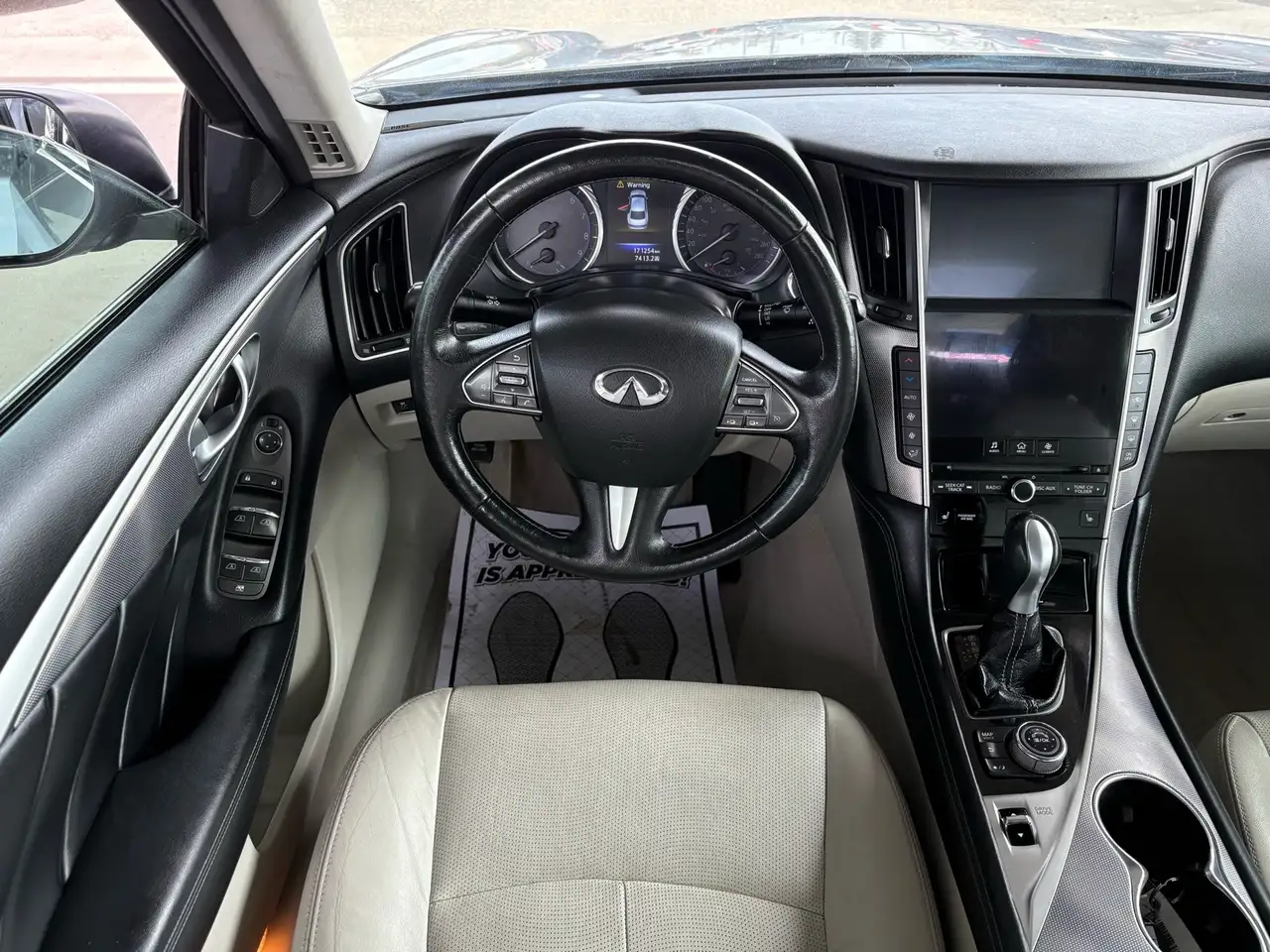 Infiniti Q50 снимка Infiniti Q50