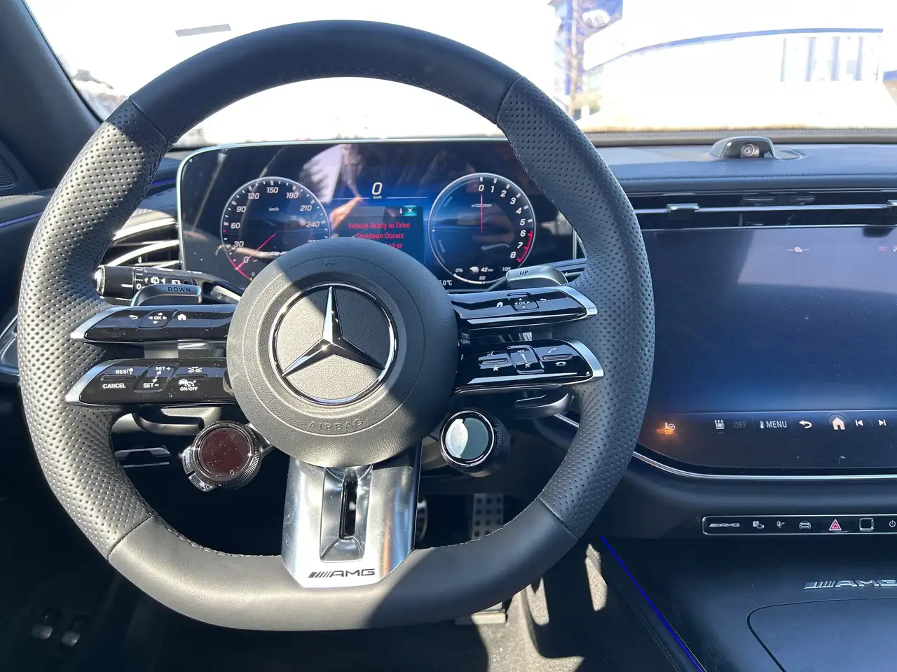 Mercedes-Benz E-Class снимка Mercedes-Benz E-Class