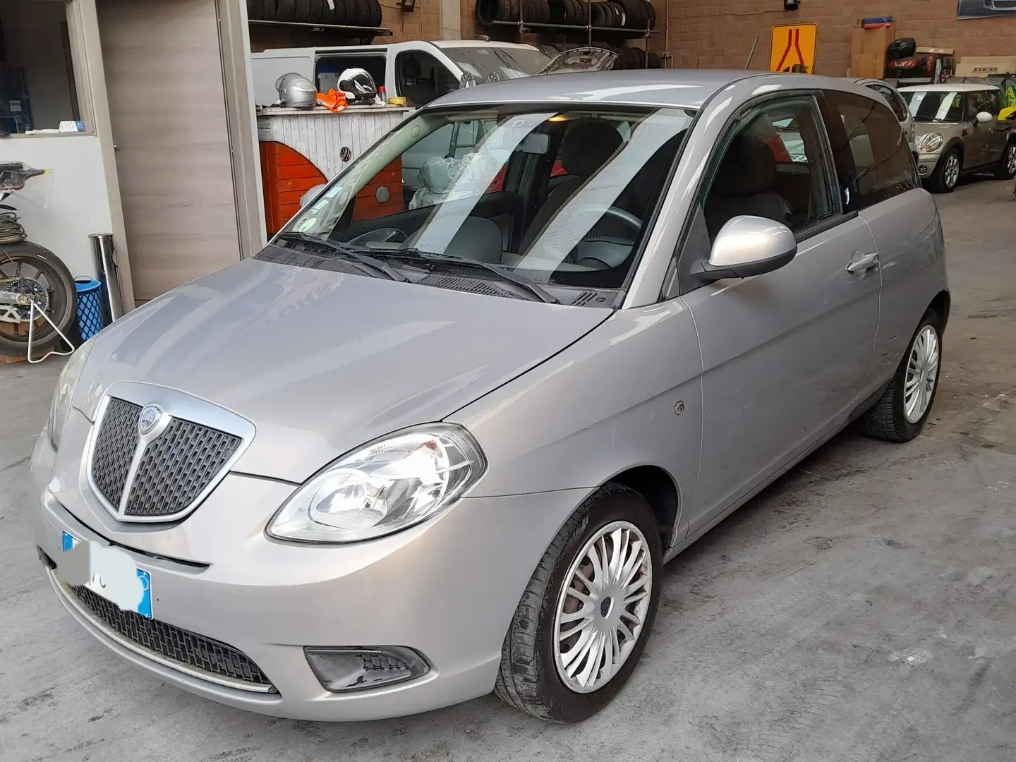 Lancia Ypsilon 1.2 8v New Oro 69cv Grigio - 1