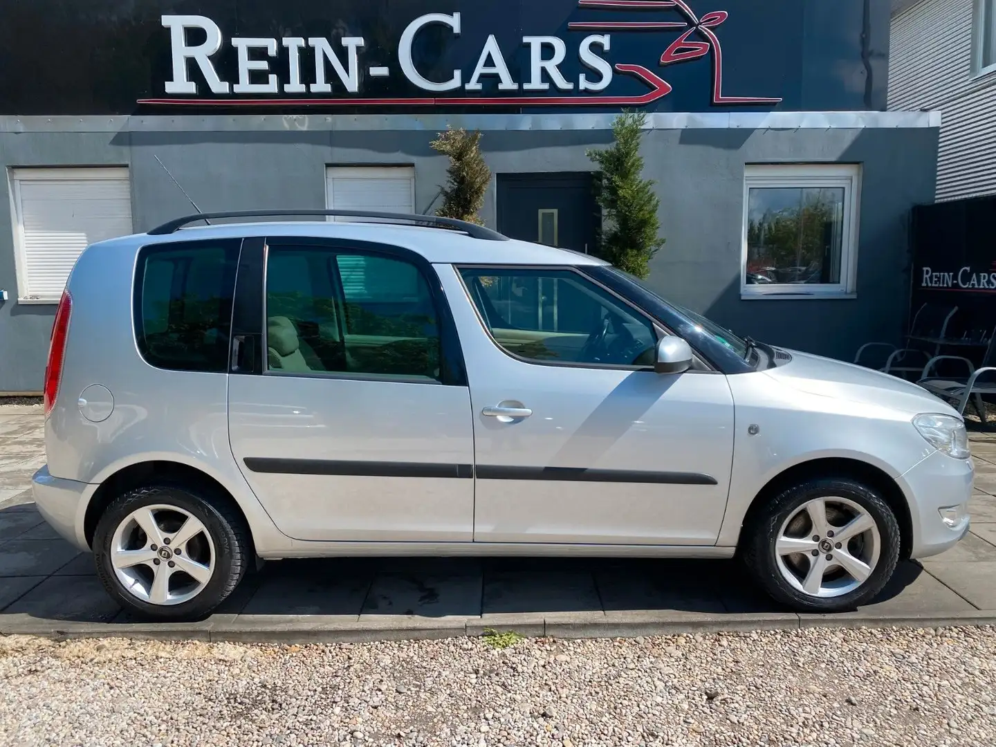 Skoda Roomster 1.2/AUTOMATIK/PANO/SHZ/MFL/AHK/TEMPOM. Argent - 2