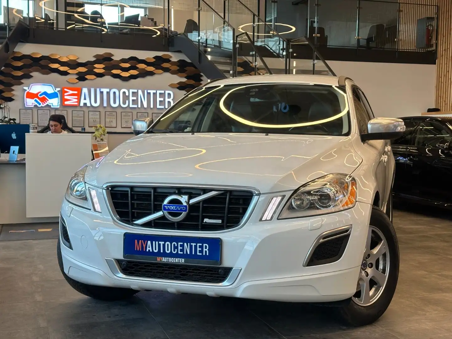 Volvo XC60 R-Design AWD Blanc - 1
