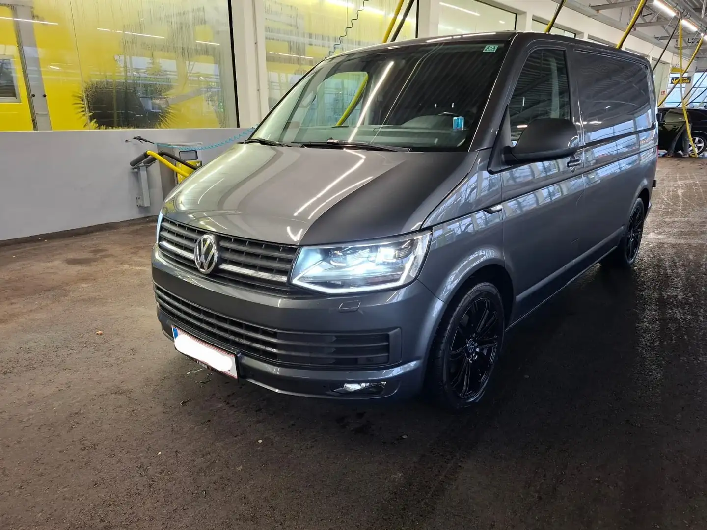 Volkswagen T6 Transporter Top Optik und super Ausstattung Grau - 2