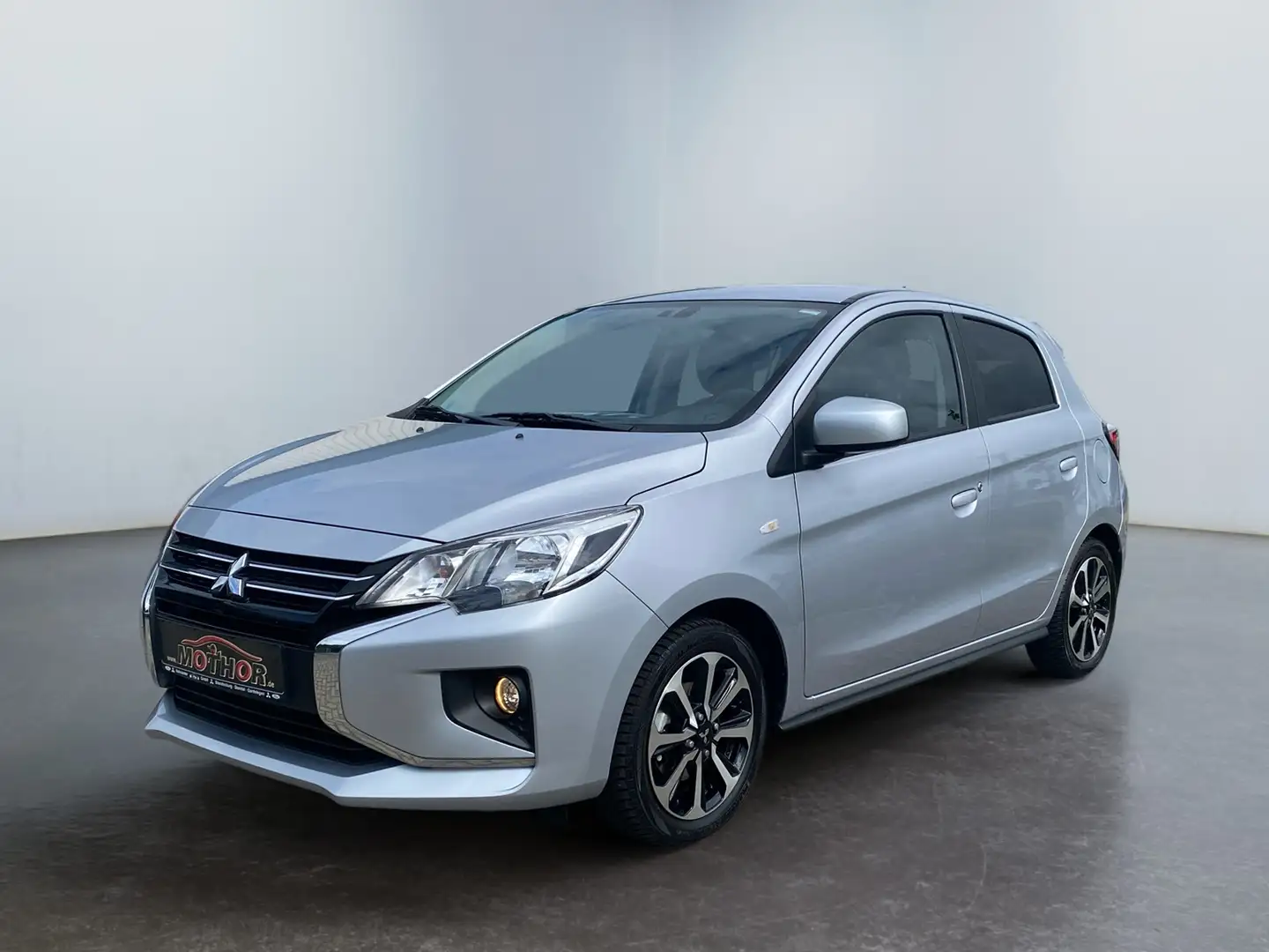 Mitsubishi Space Star Select+ 1,2 l CVT AS&G TEMP SHZ KAM Stříbrná - 2