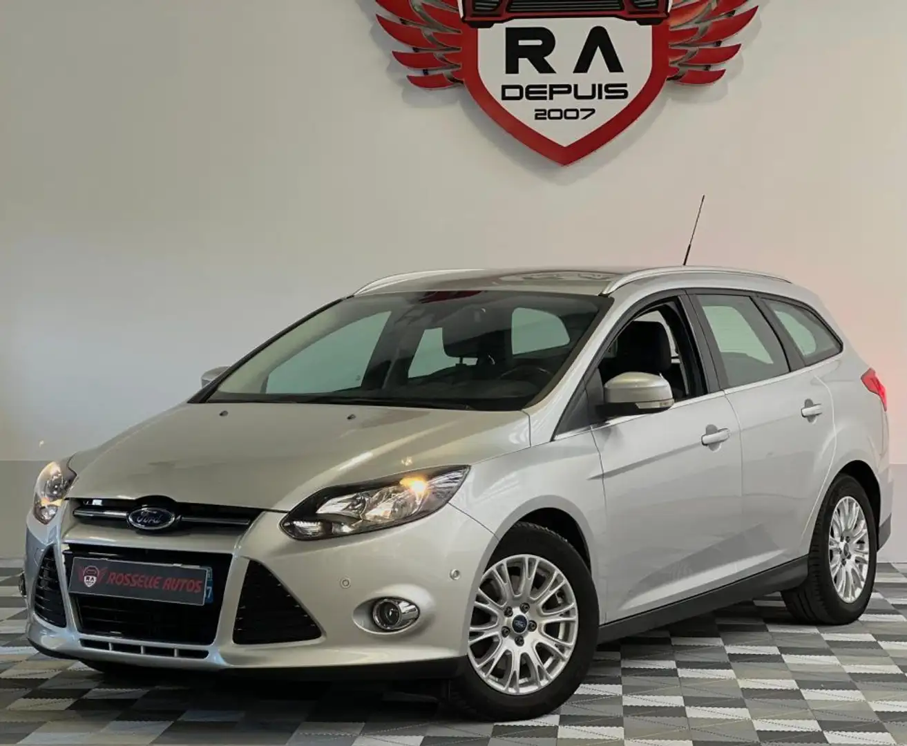 Ford Focus 1,6 EcoBoost 150CH Titanium Grijs - 2