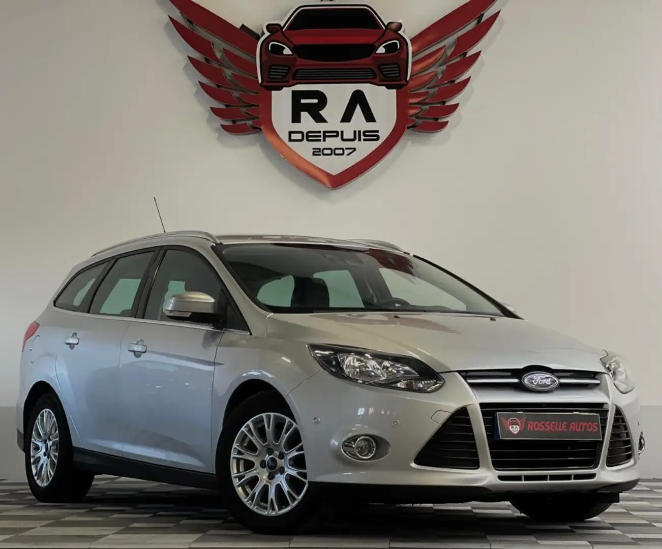 Ford Focus 1,6 EcoBoost 150CH Titanium Grijs - 1