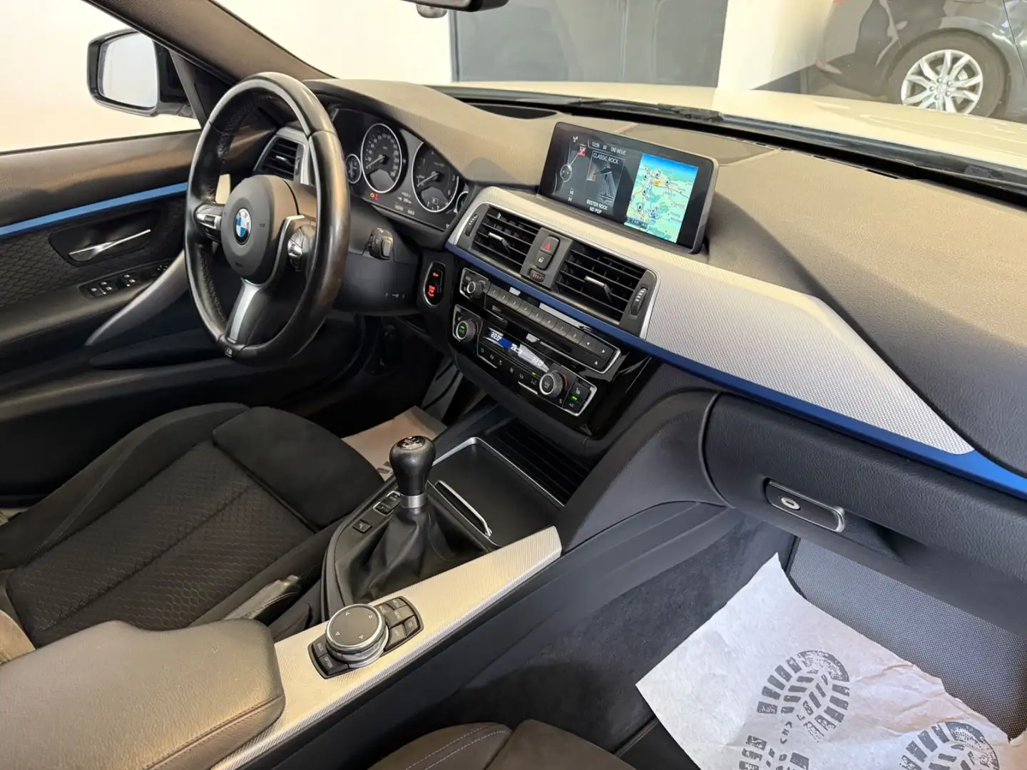 BMW 320 D TOUR*HEAD UP*PDC*MFL*TMP*NAVI*LED*M SPORT* Weiß - 2