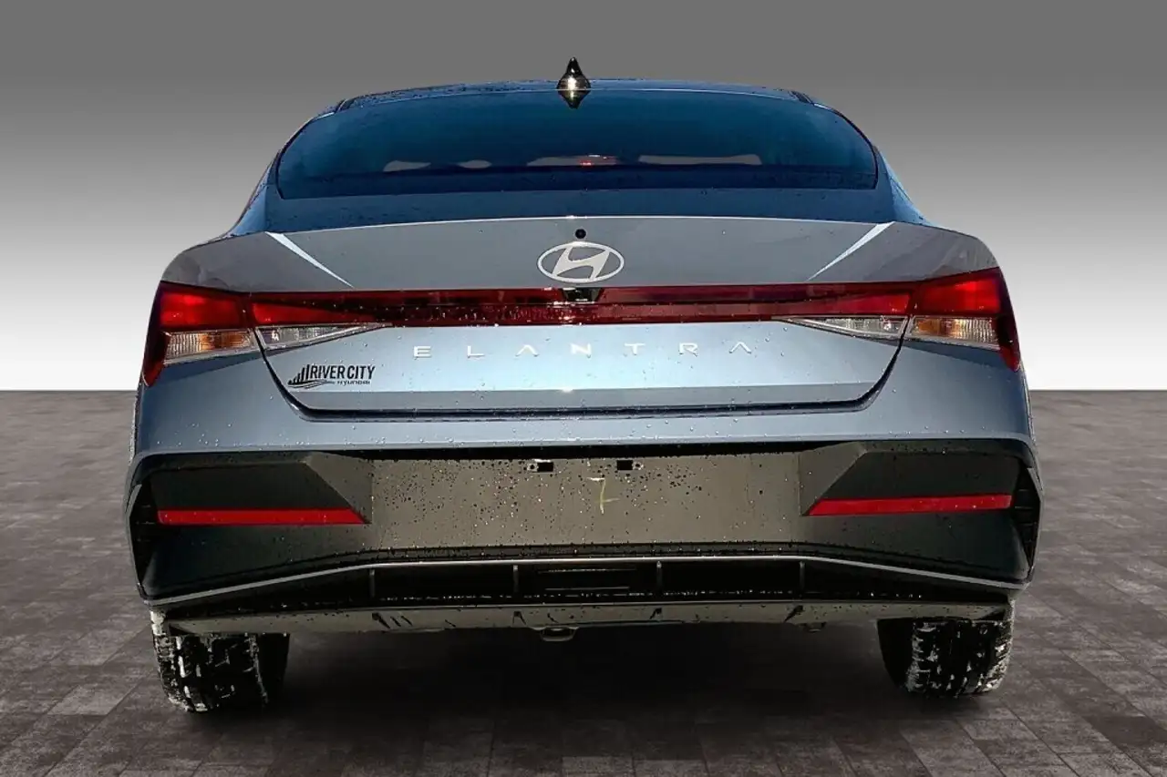 Hyundai ELANTRA снимка Hyundai ELANTRA