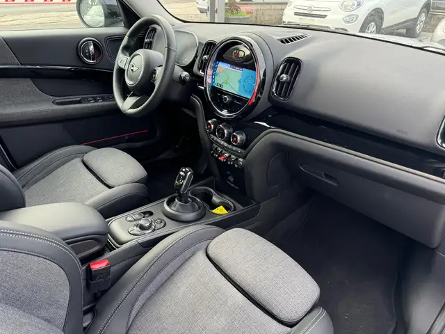 Mini Cooper Cooper view 9