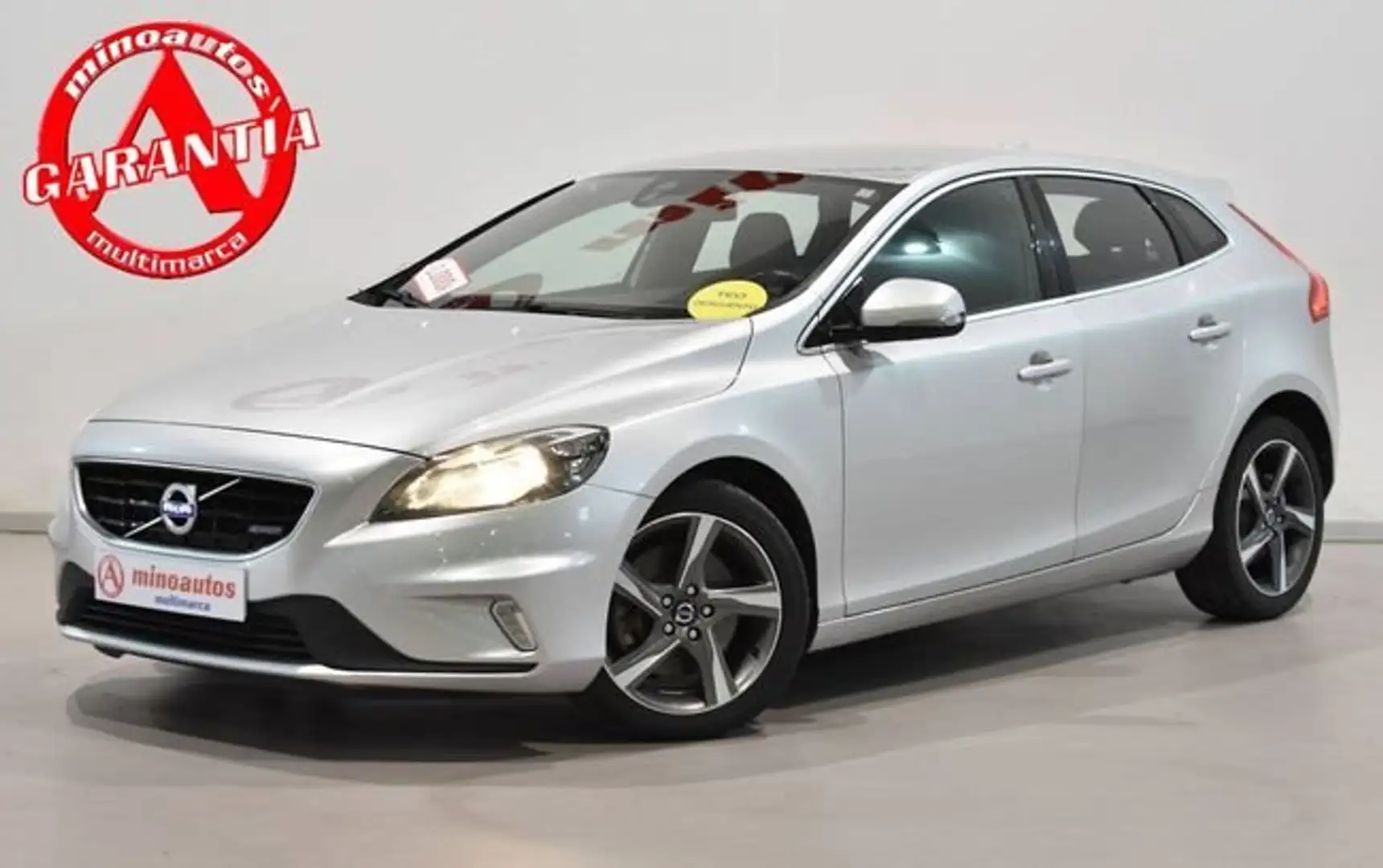 Volvo V40 D3 R-Design 150 Plateado - 1