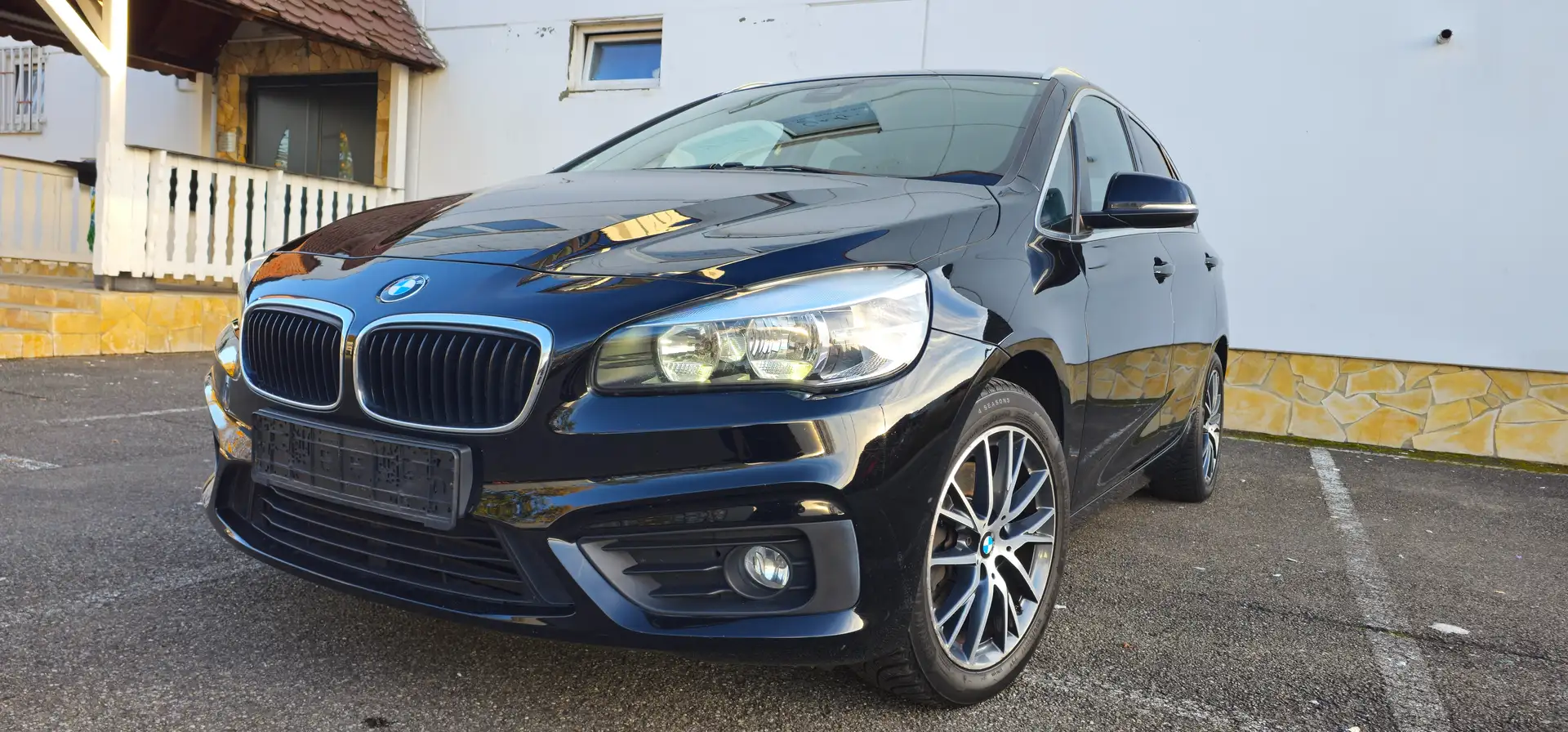 BMW 218 218 Active Tourer,AHK,Ambient. Schwarz - 1