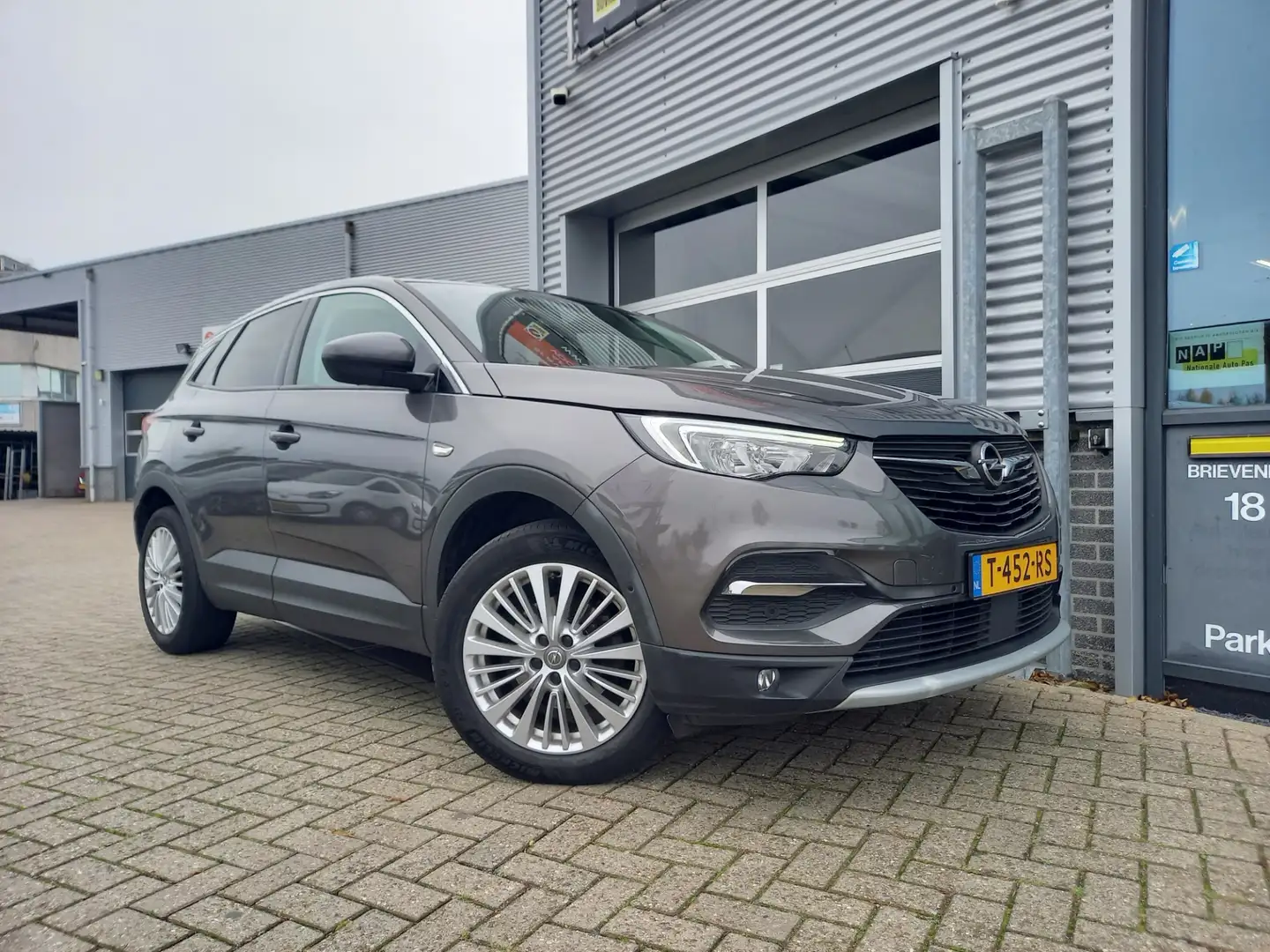 Opel Grandland X 1.2 Turbo Innovation - CAMERA - TREKHAAK - CARPLAY Gris - 2
