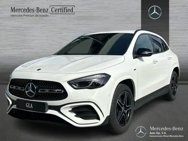 Mercedes-Benz GLA 250 e con tecnología híbrida EQ