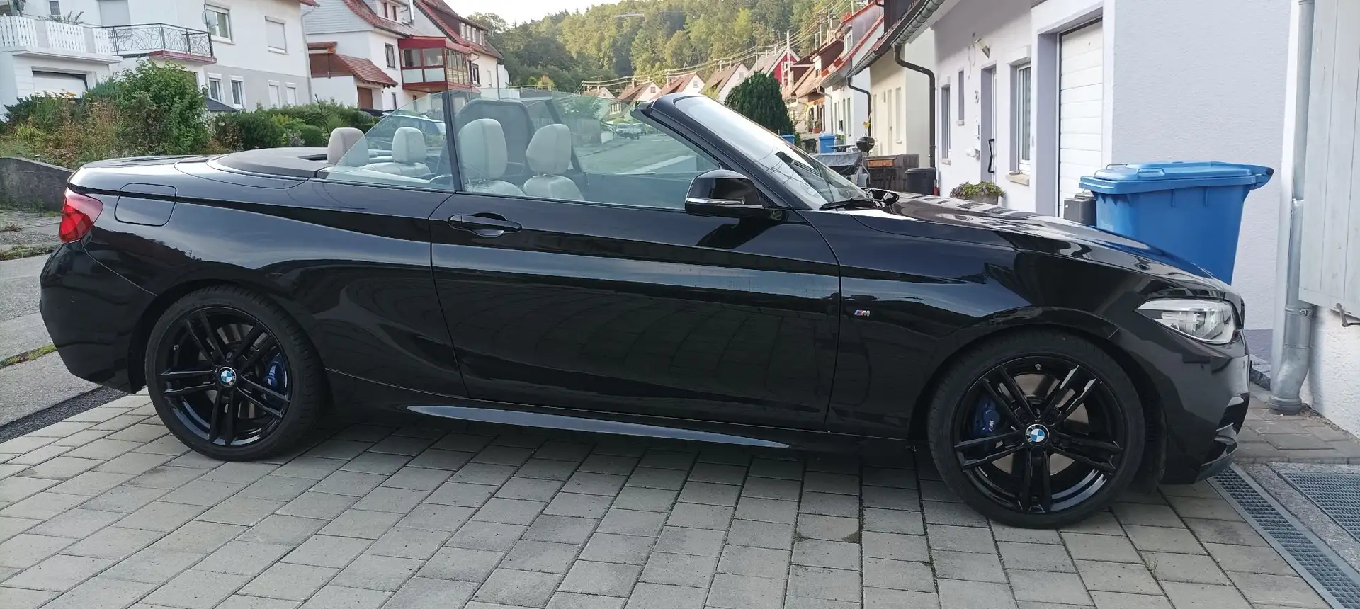 BMW 240 M240i xDrive Cabrio Aut. Verkauf oder Tausch Černá - 2