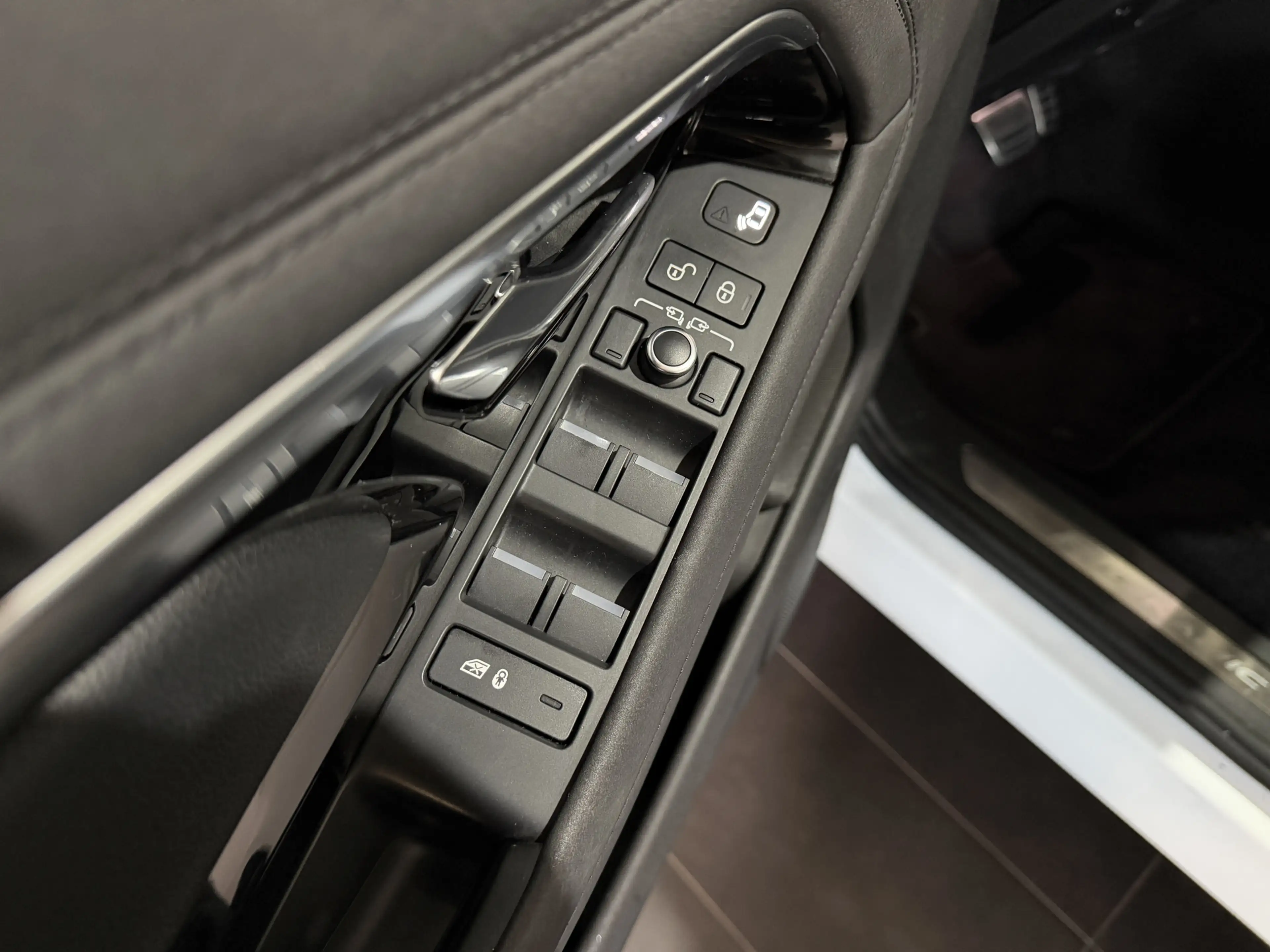 Land Rover Range Rover Evoque 2.0 P200 AWD R-Dynamic HSE - CarPlay / HUD / Leder — photo 32