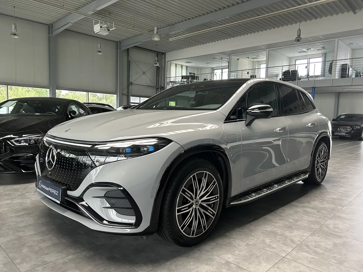 Mercedes-Benz EQS SUV 450 4M AMG PREMIUM AUGM. HUD-HYPERSCREEN Grau - 2