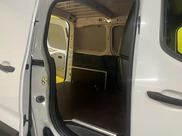 Peugeot Partner view 2