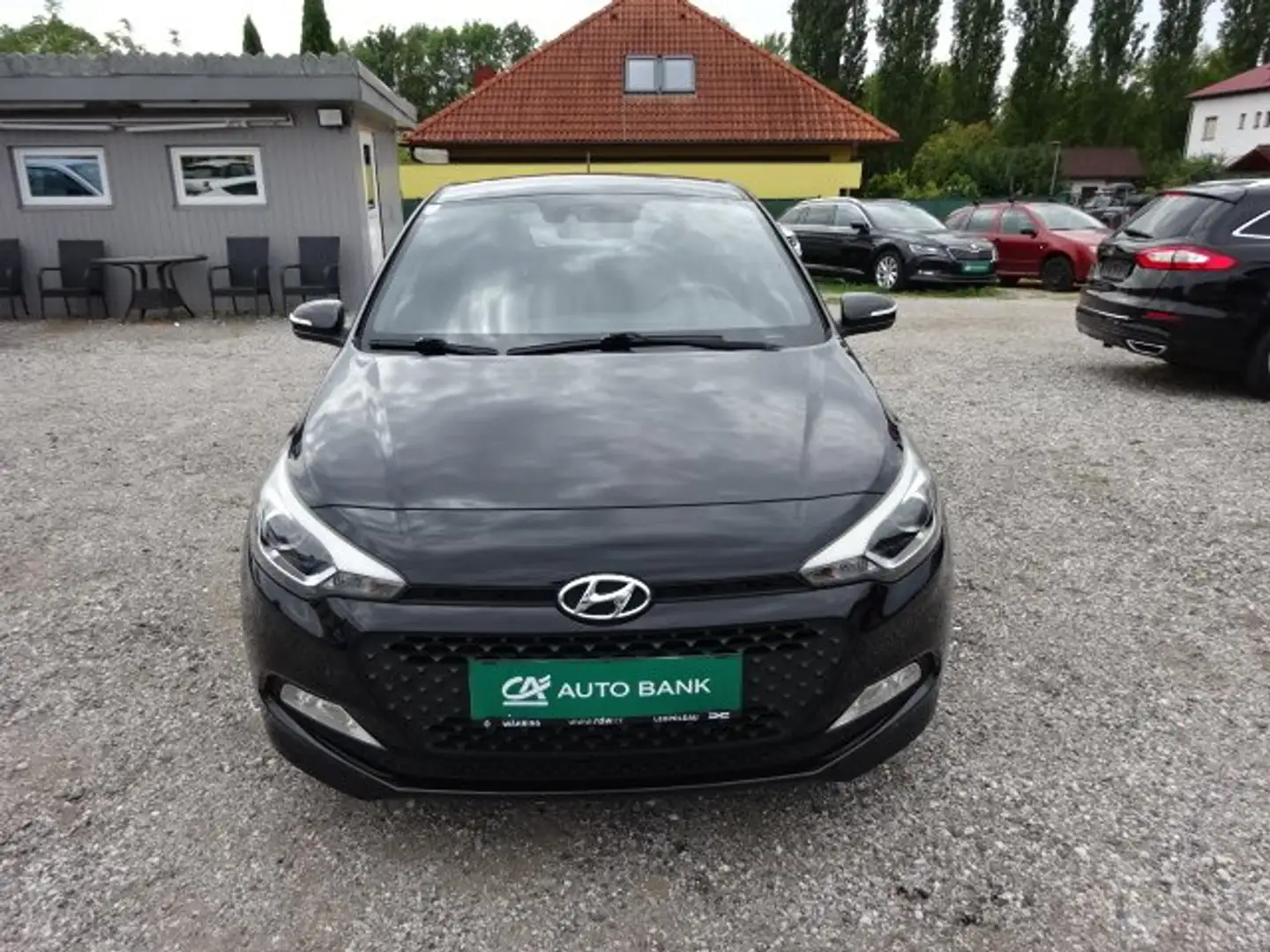 Hyundai i20 1,2 GO Benzin 84 PS Schwarz - 2