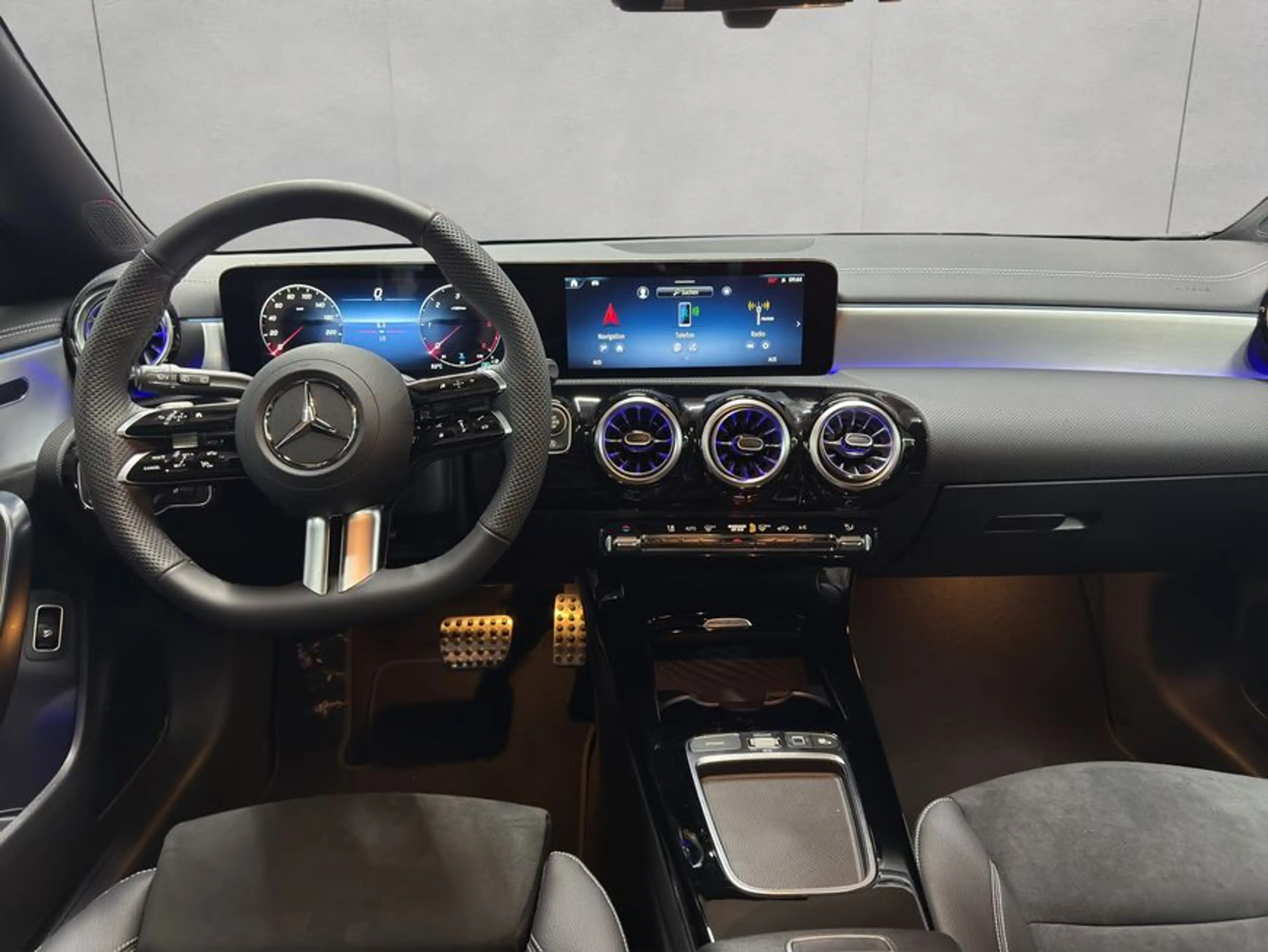 Mercedes-Benz CLA 200 CLA — photo 13