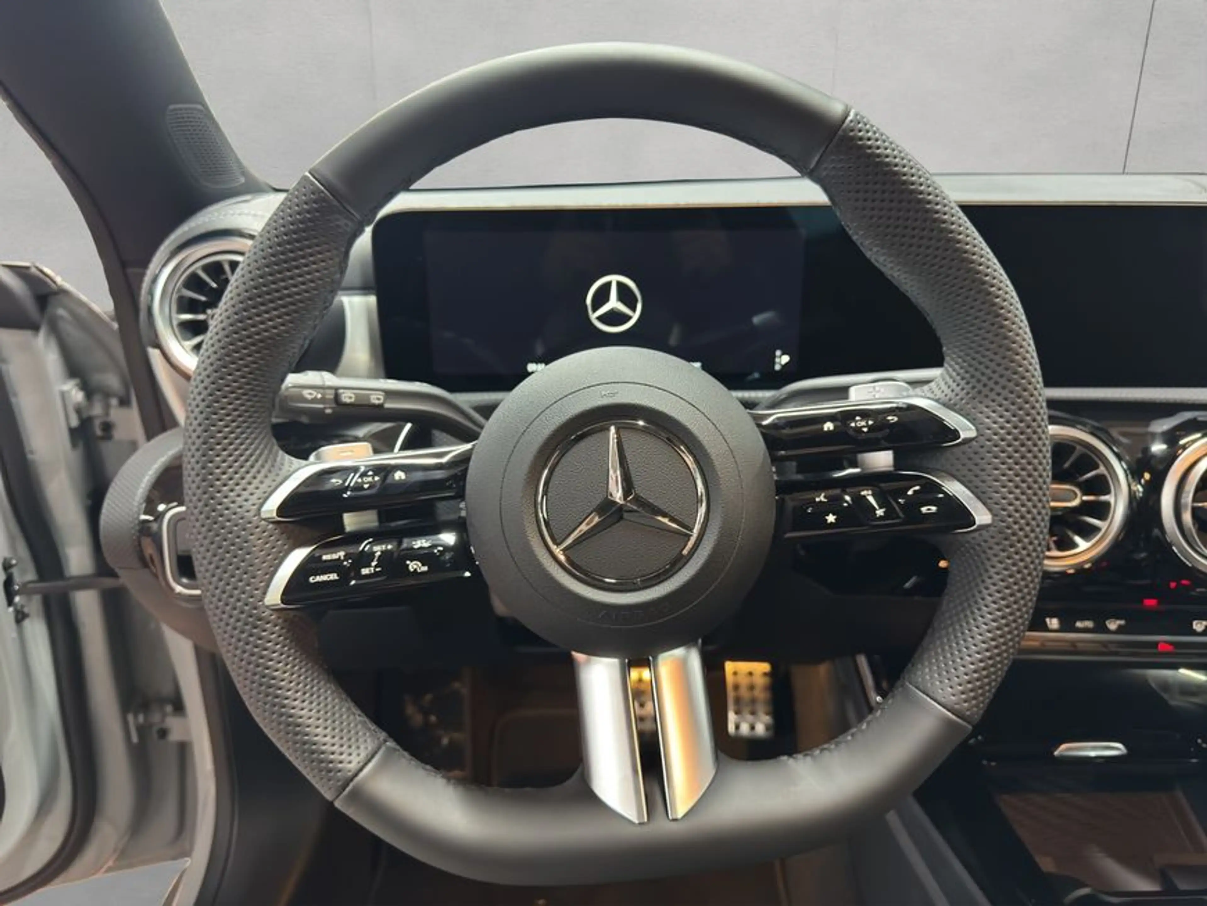 Mercedes-Benz CLA 200 CLA — photo 11