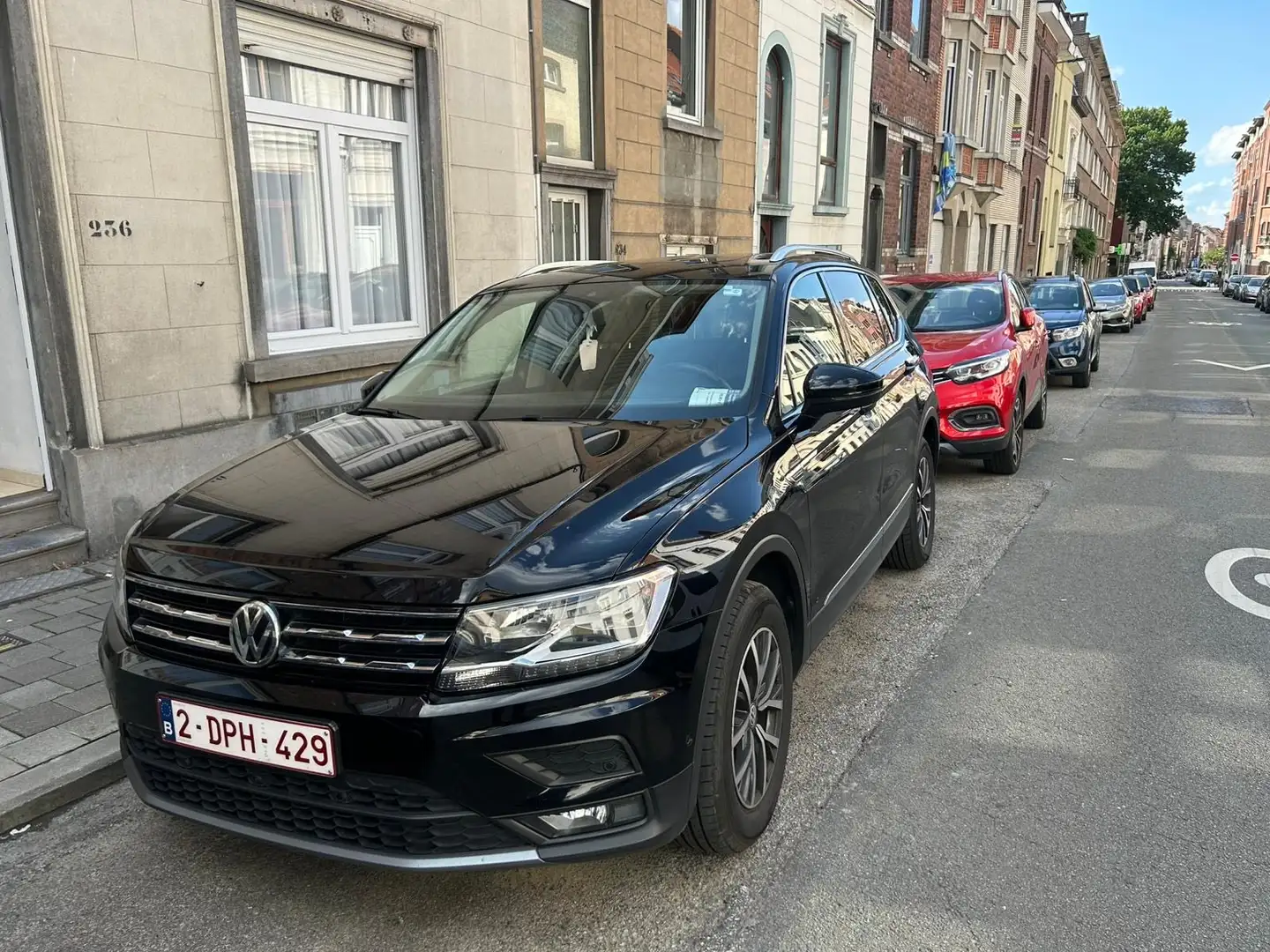 Volkswagen Tiguan Allspace 2.0 TDi SCR FULL OPTION Zwart - 2