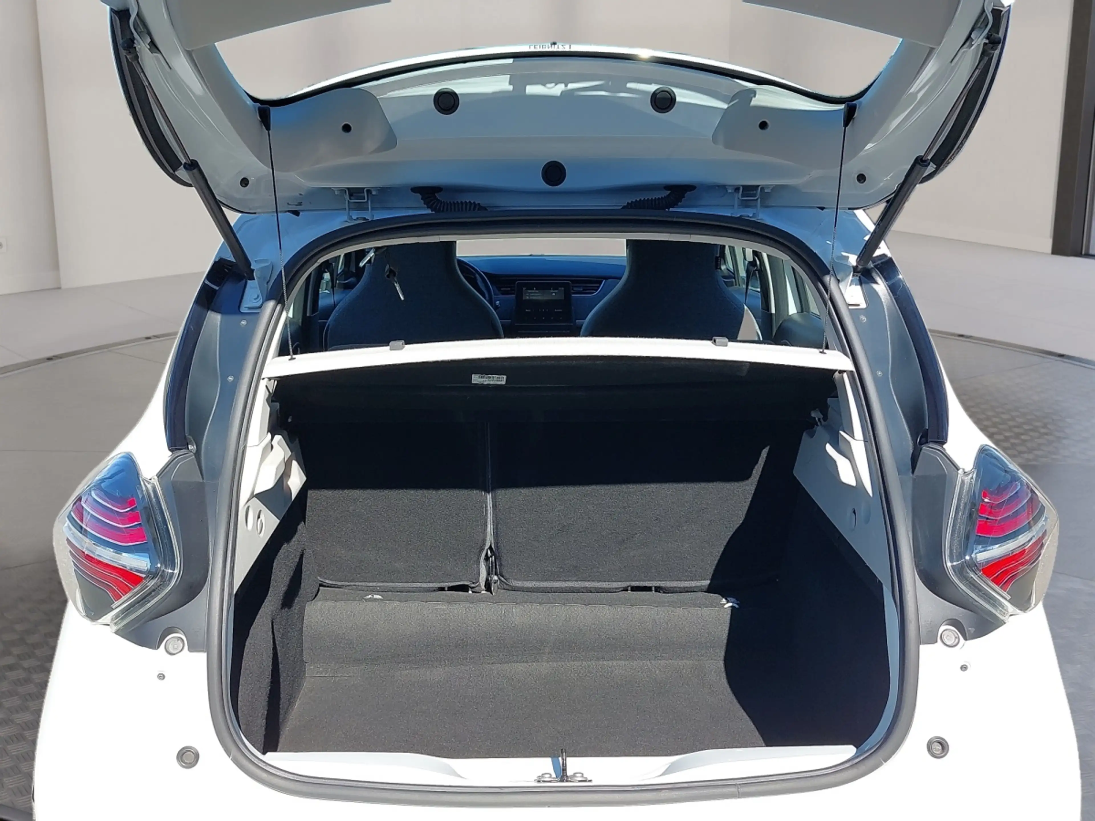 Renault ZOE Zen Complete R110 Z.E.50 (52kWh) — photo 12