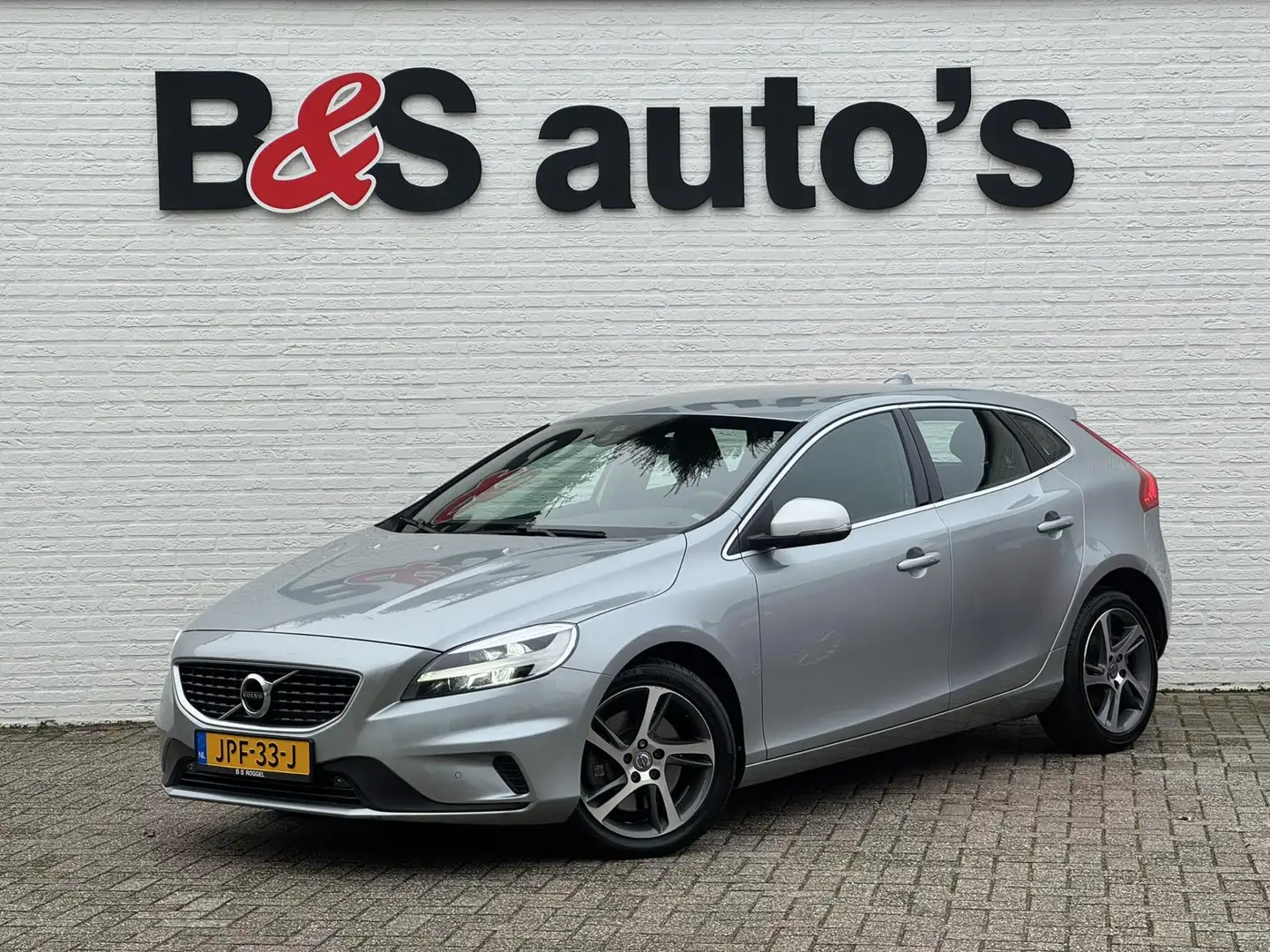 Volvo V40 1.5 T2 R-design Aut Navigatie Keyless Leder+verwar Grijs - 1
