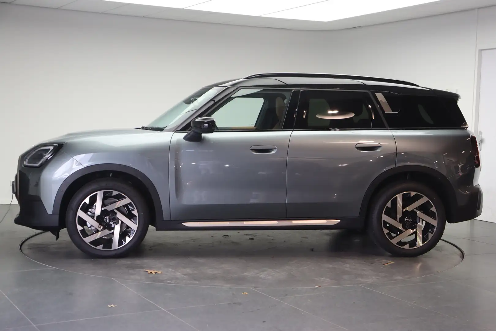 MINI Countryman C Automaat / Favoured Trim / Pakket L / 19" Kaleido Vert - 2