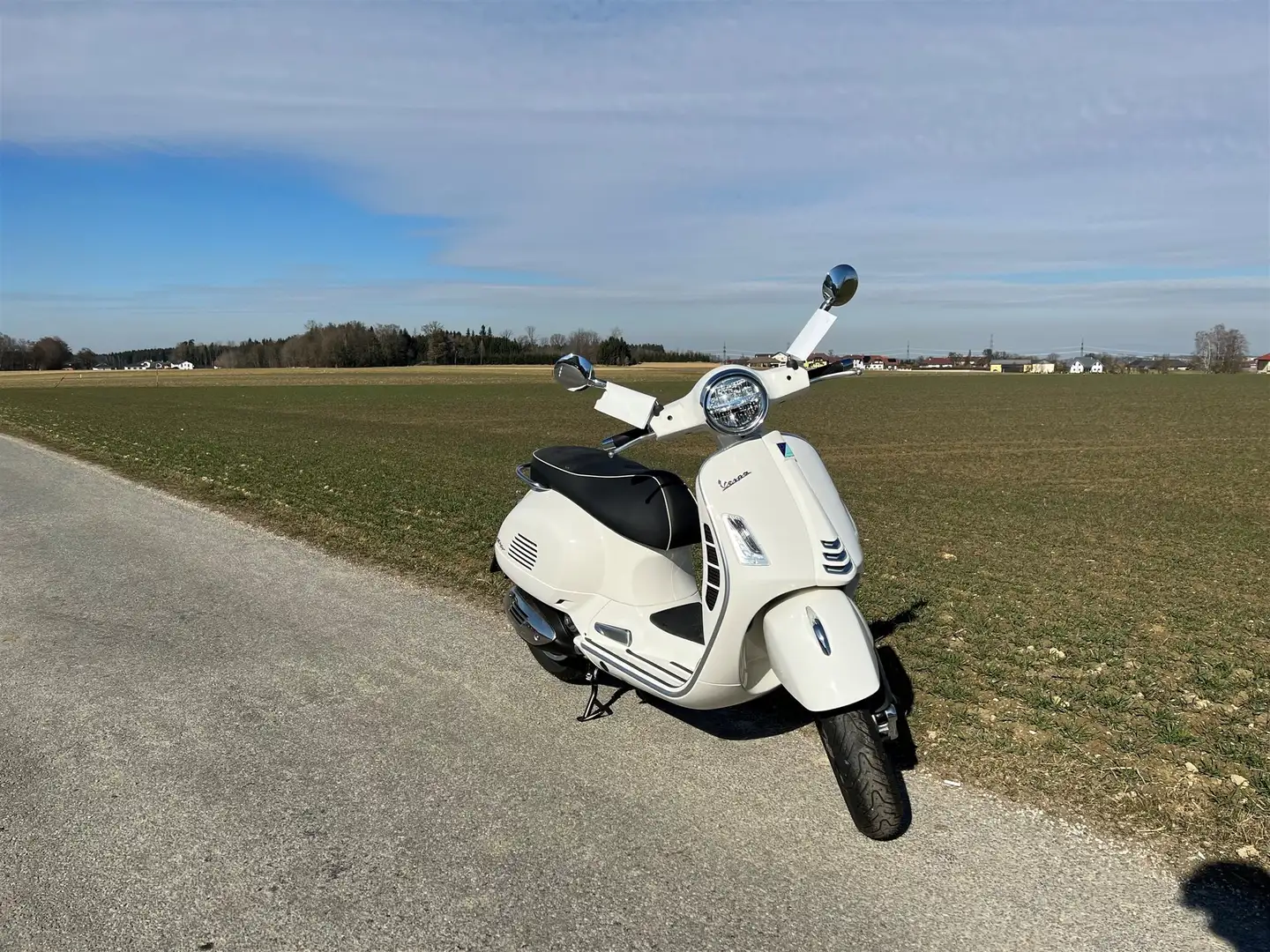 Vespa GTS 300 Weiß - 1