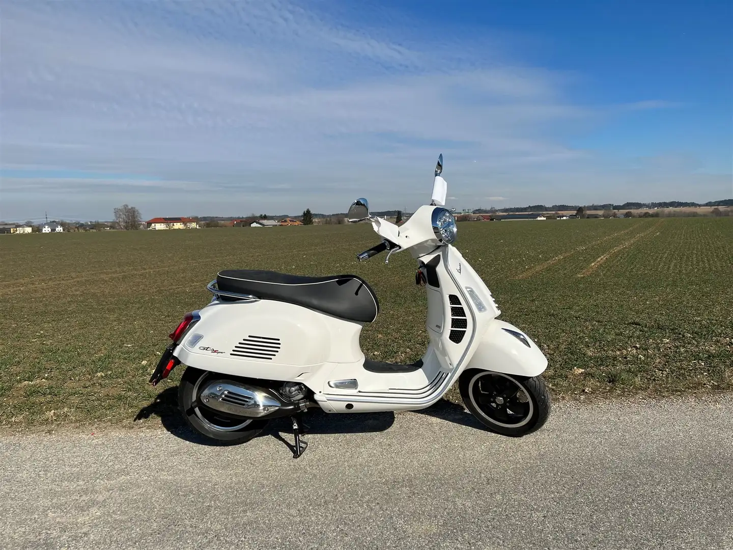 Vespa GTS 300 Weiß - 2