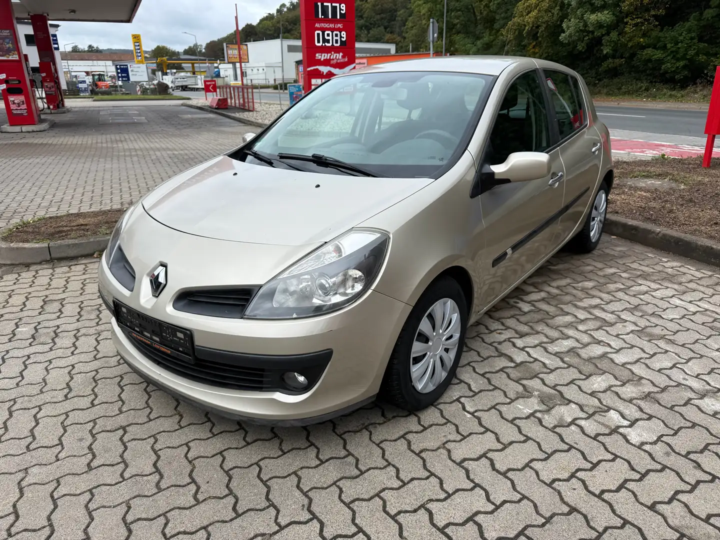 Renault Clio 1,6 AUTOMATIK TÜV / NEU/ BIS 10/2027 Beige - 1