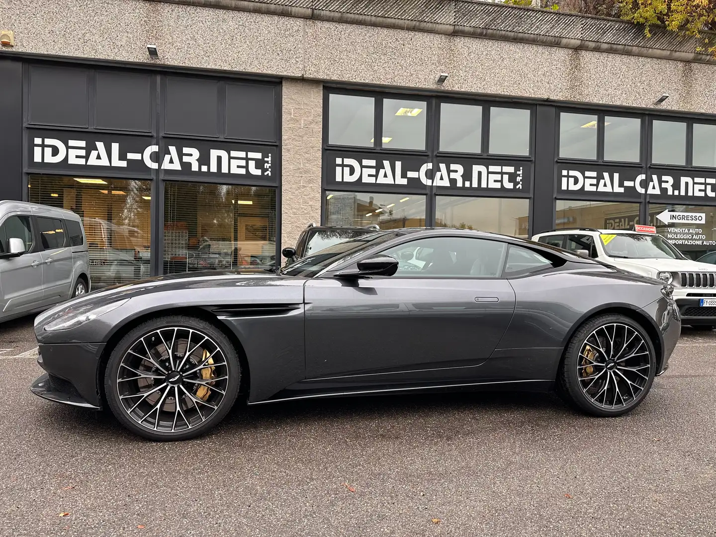 Aston Martin DB11 Coupe 4.0 V8 Auto Grigio - 2