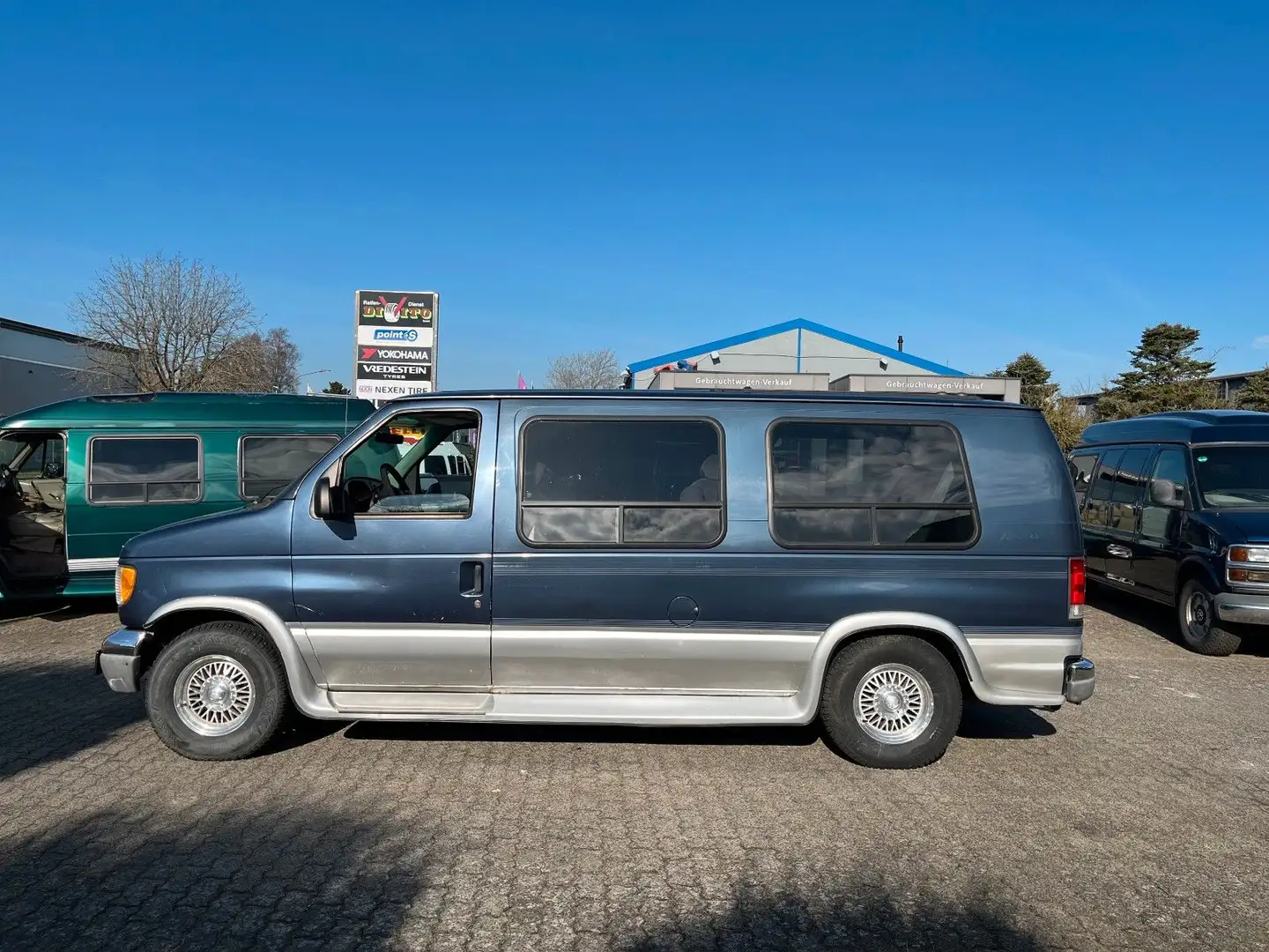 Ford Econoline Van E-150  Low Top  4,6V8 Azul - 2