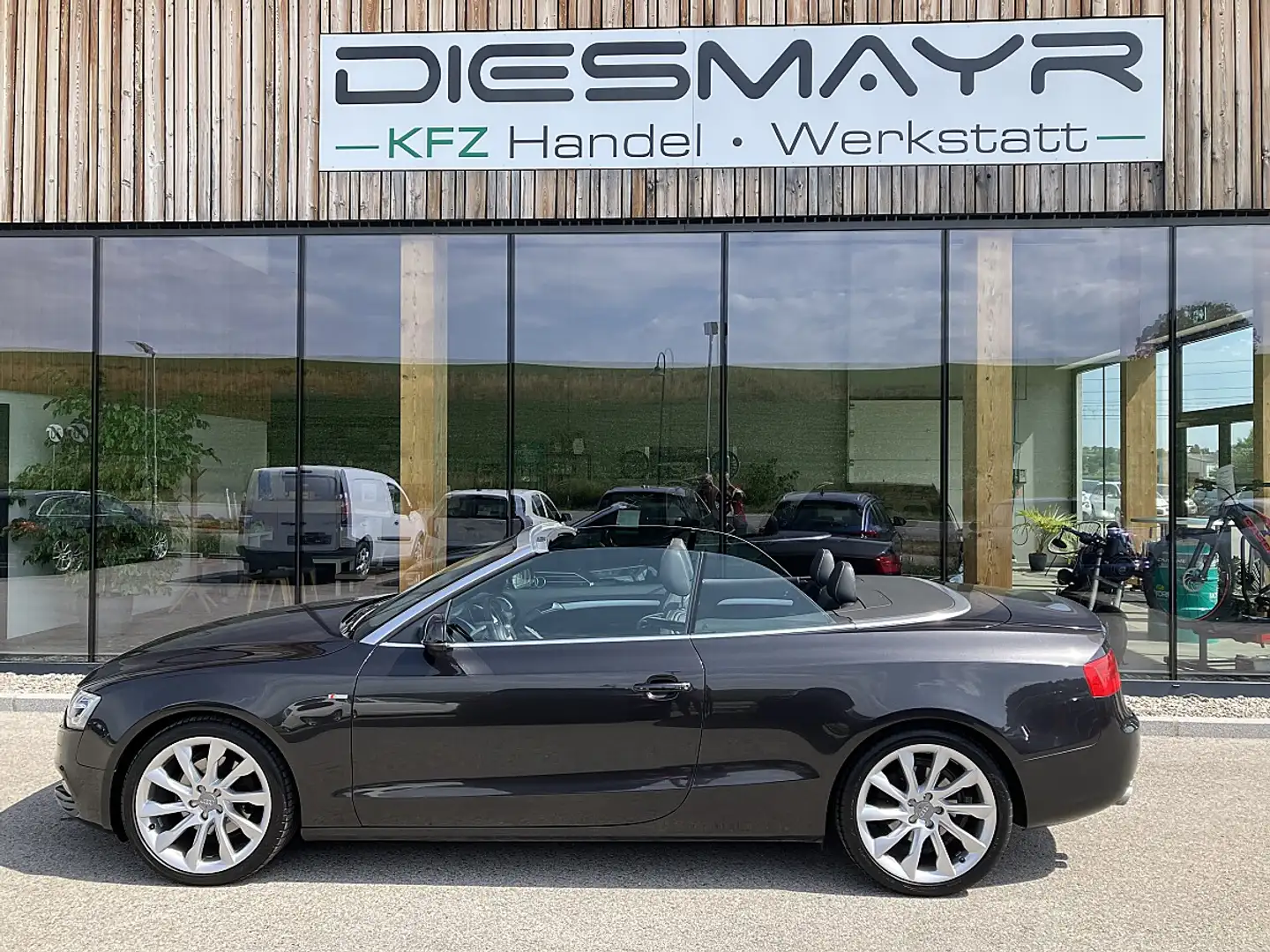 Audi A5 Cabrio 2,0 TDI S-Line Xenon Navi Sportsitze 19 ... Schwarz - 2