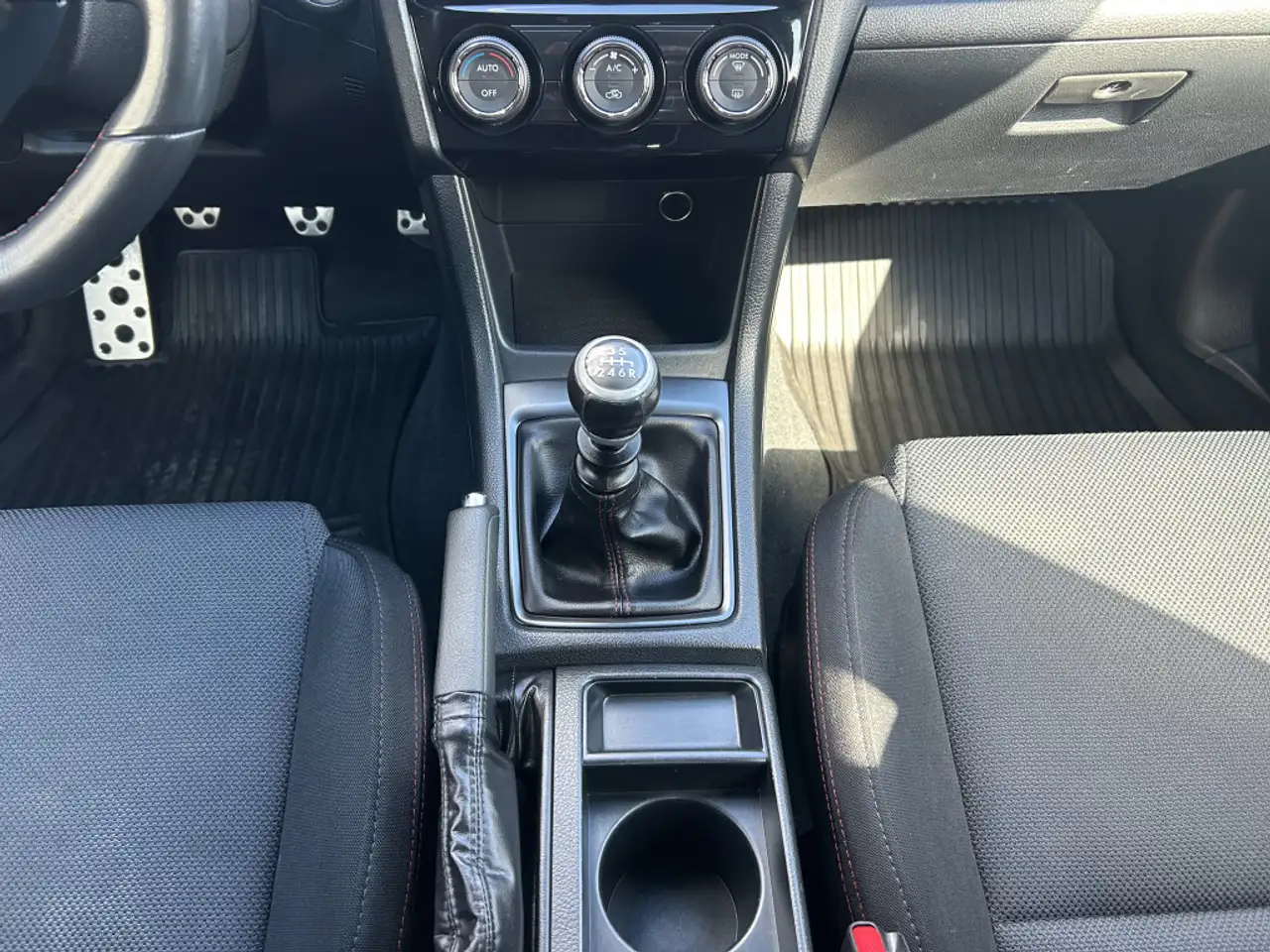 Subaru WRX снимка Subaru WRX