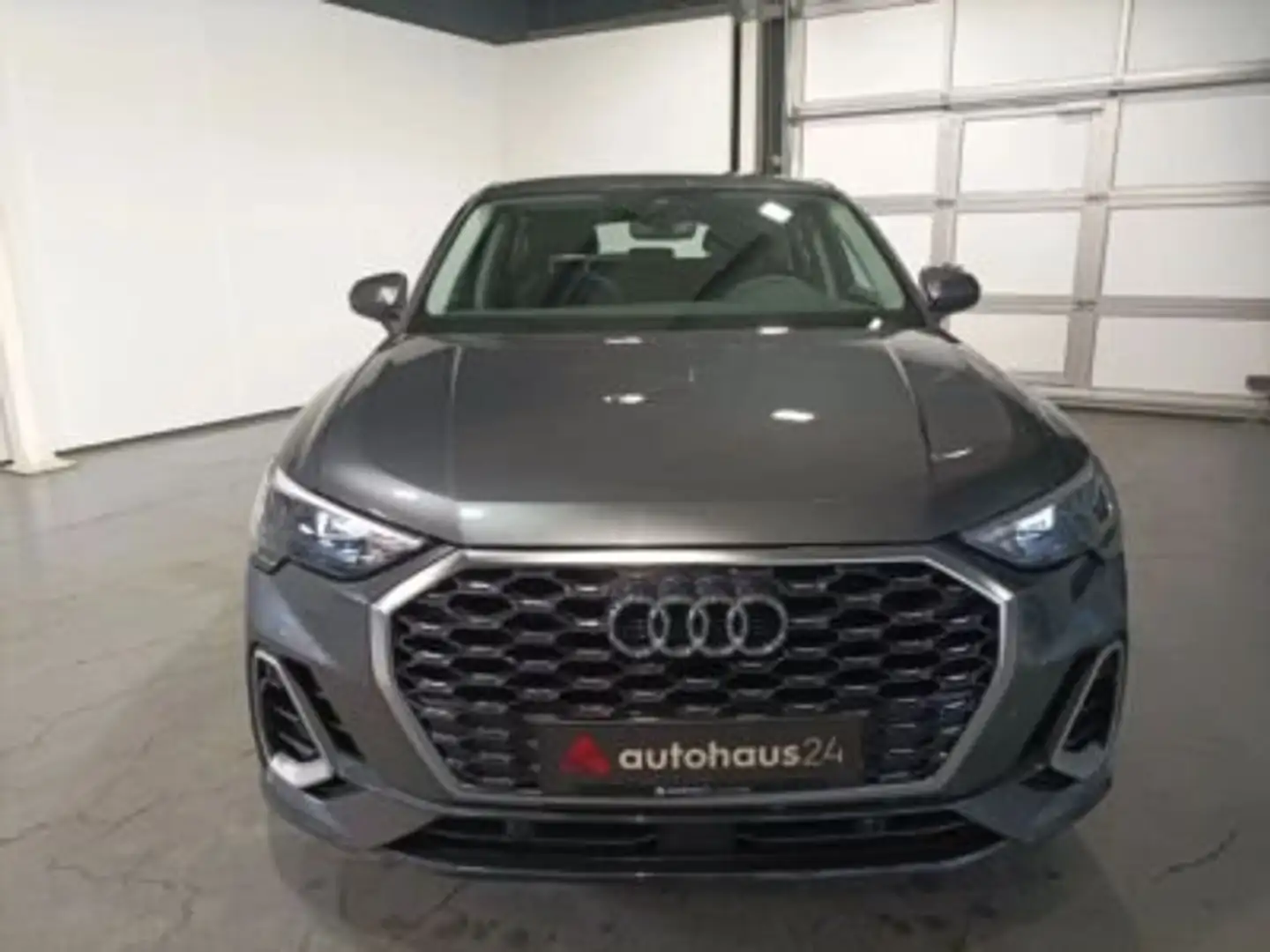 Audi Q3 35 Sportback Coupe Hibrid 1.5 TFSI 150 PS Grau - 2