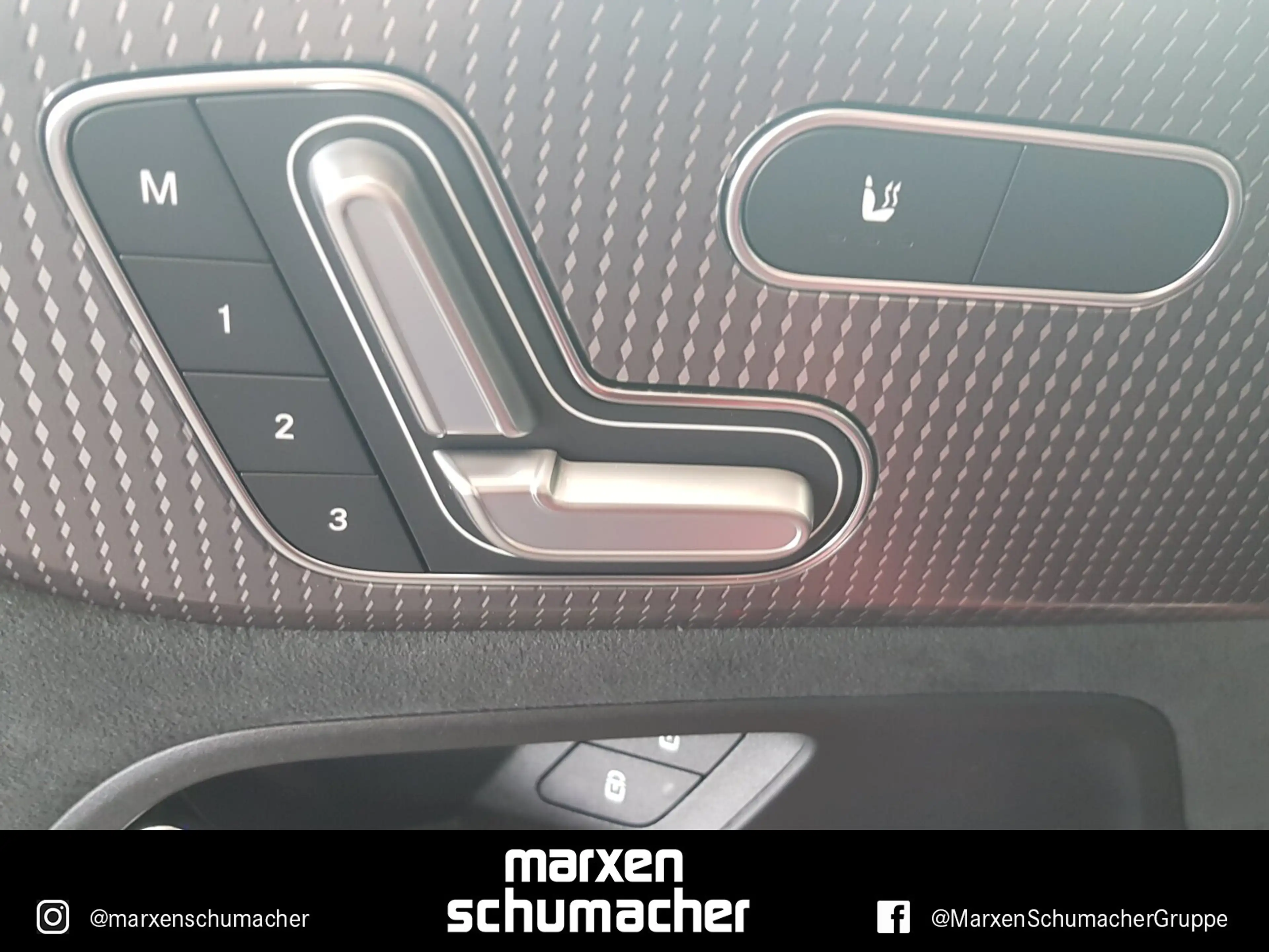 Mercedes-Benz EQA 350 EQA 350 4M AMG Line Pano+MBUX+360°+AHK+LED+Sound — photo 11