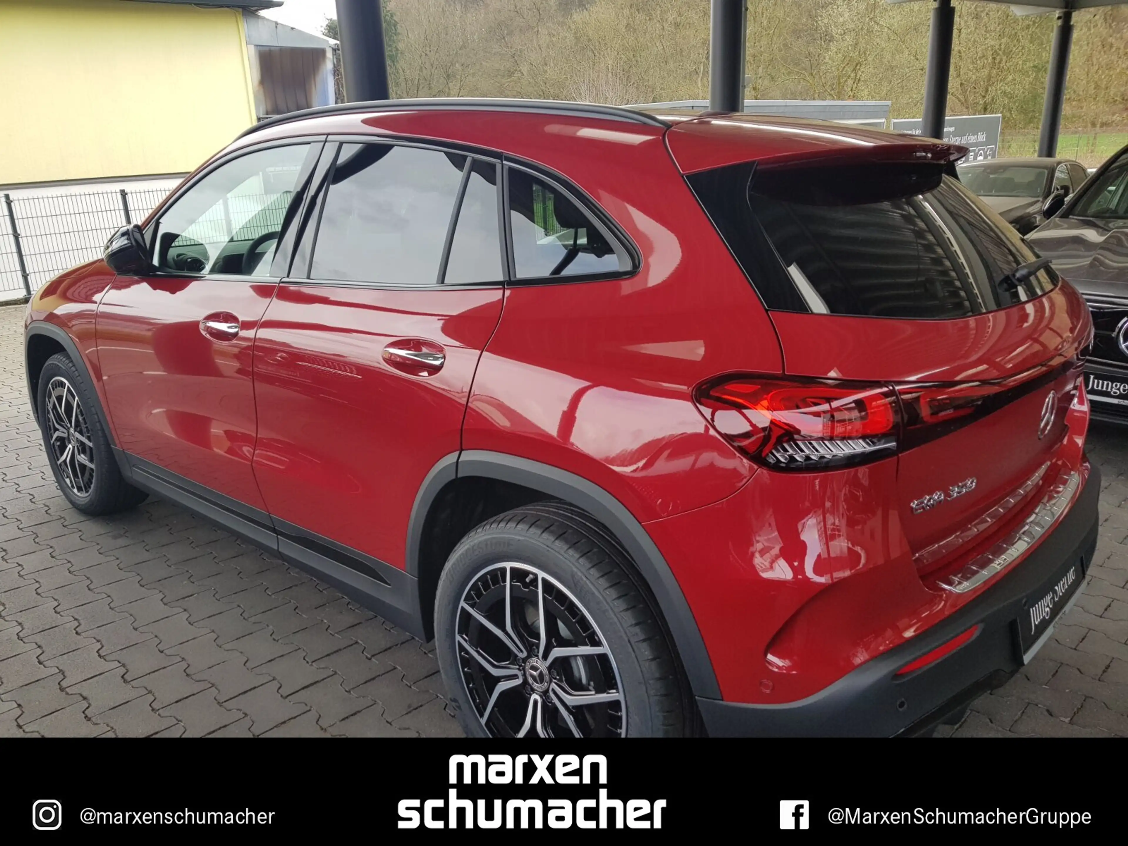 Mercedes-Benz EQA 350 EQA 350 4M AMG Line Pano+MBUX+360°+AHK+LED+Sound — photo 4