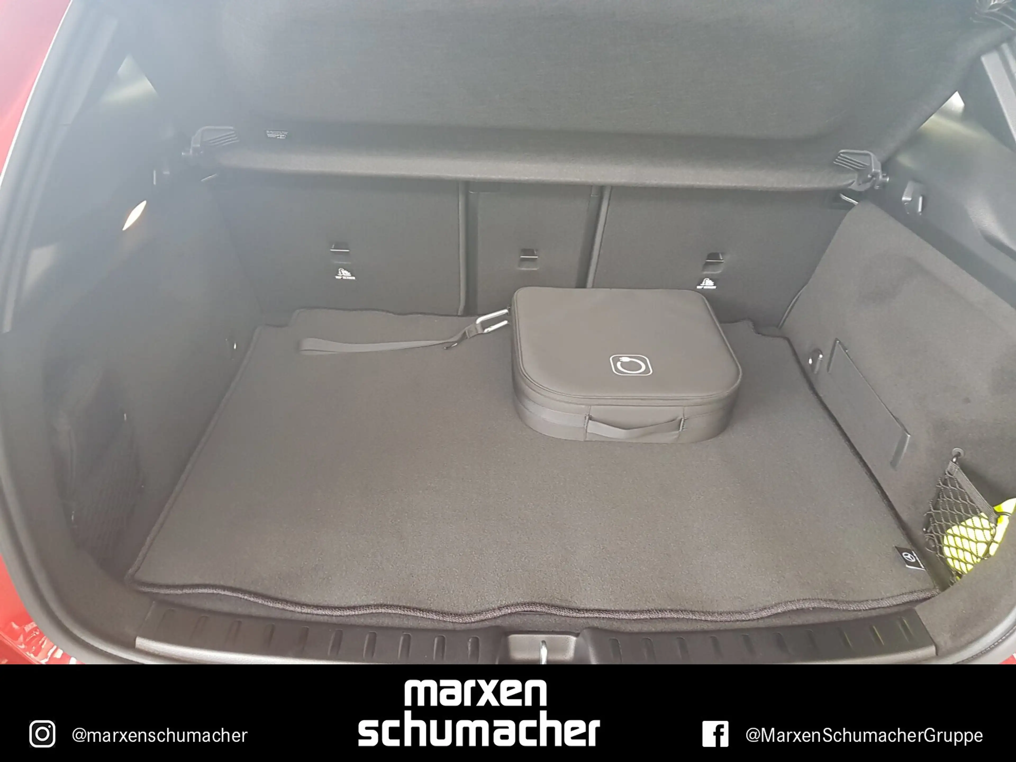 Mercedes-Benz EQA 350 EQA 350 4M AMG Line Pano+MBUX+360°+AHK+LED+Sound — photo 14