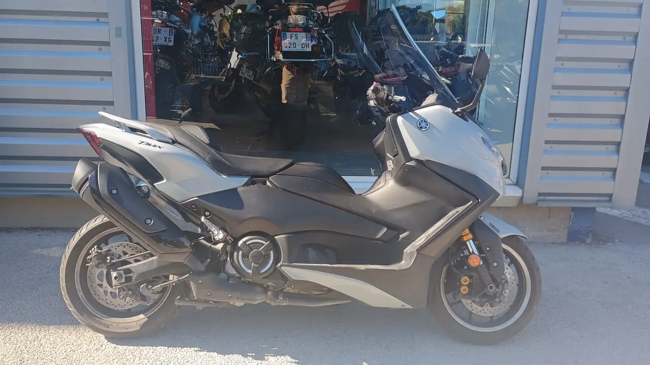 Yamaha Tmax 560