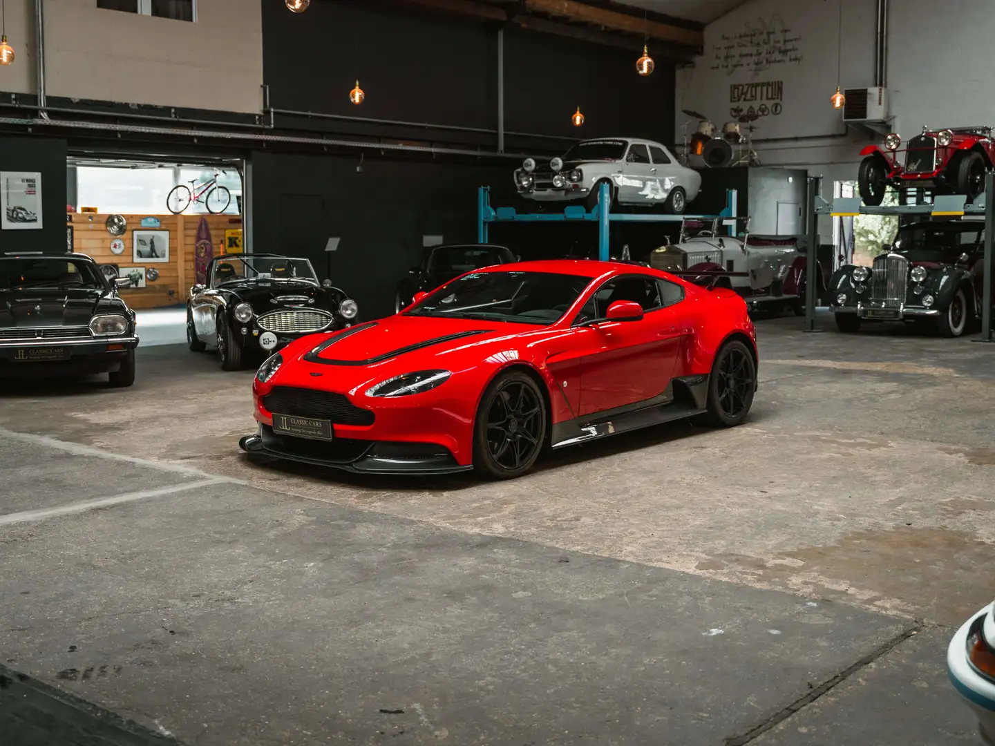Aston Martin Vantage V12 GT12 Rouge - 1
