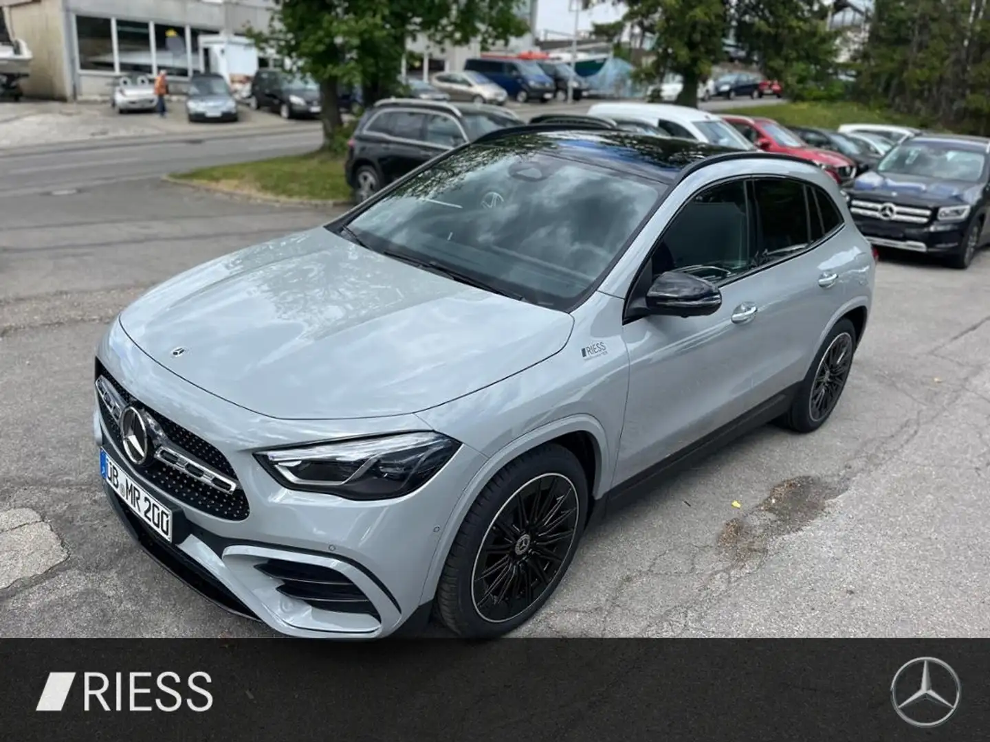 Mercedes-Benz GLA 220 4M AMG+AHK+PANO+MULTIBEAM+360°+MEMORY+ Grau - 2