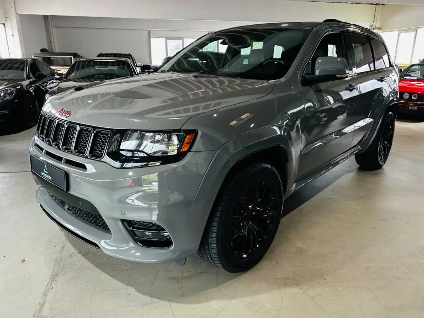 Jeep Grand Cherokee 5.7 V8 HEMI Trailhawk SRT Grijs - 2