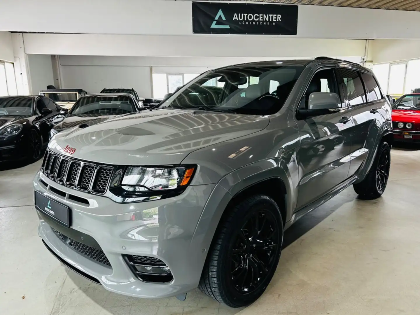 Jeep Grand Cherokee 5.7 V8 HEMI Trailhawk SRT Grijs - 1