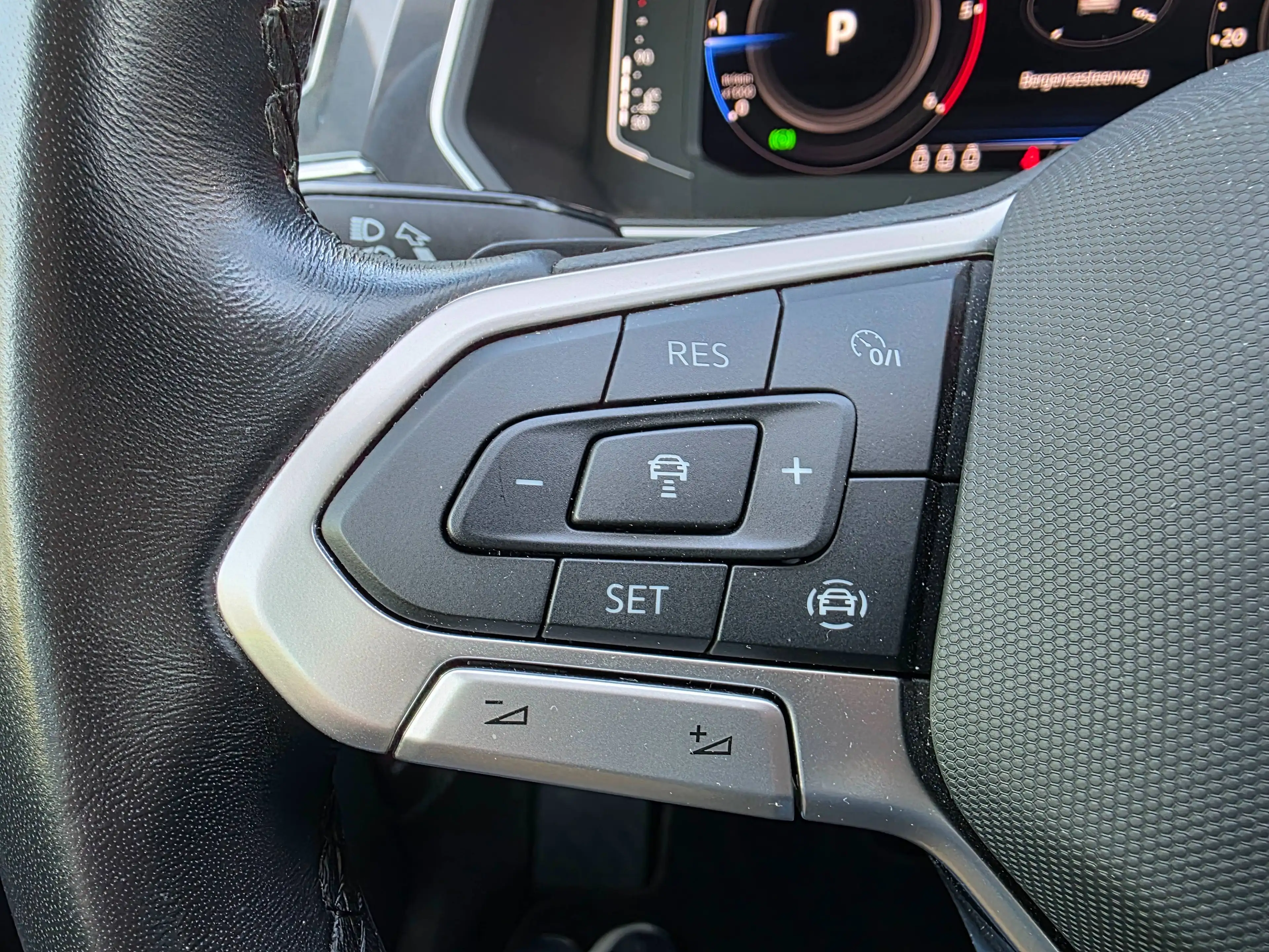 Volkswagen Tiguan 2.0 TDi SCR 4Motion Life Business DSG 1°EIG. !! IN PERFECTE STAAT !! 4X4!! AUTOMAAT !! — photo 24