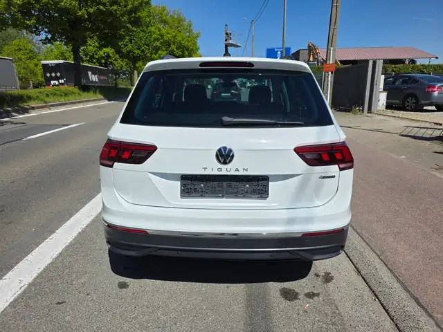 Volkswagen Tiguan view 6