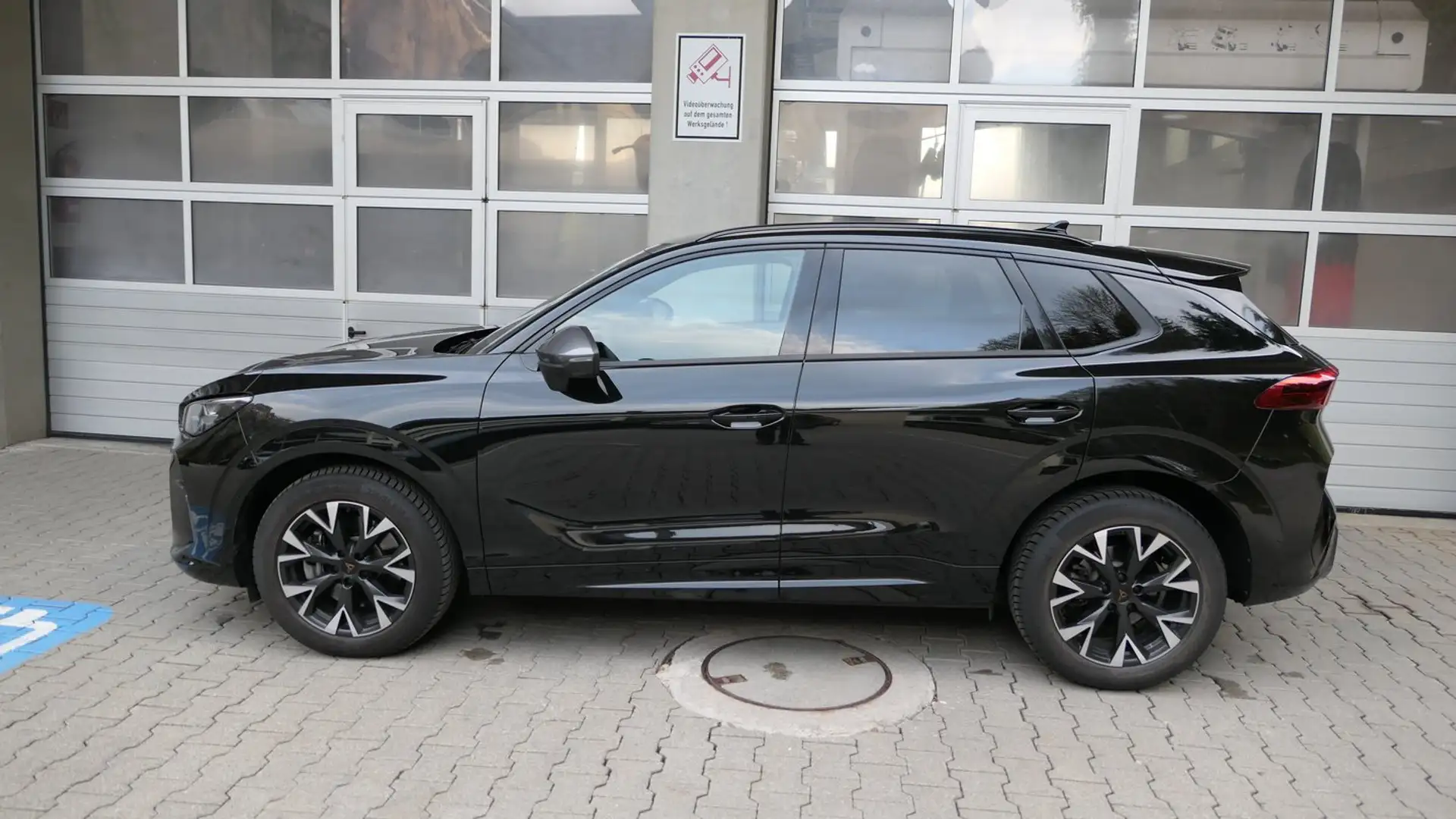 CUPRA Terramar 2.0 TSI 204 PS DSG 4Drive Schwarz - 2
