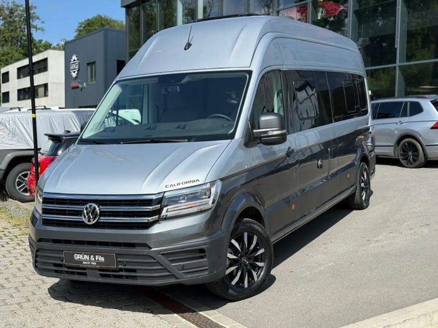 Volkswagen Crafter Grand California 680 Gris - 2