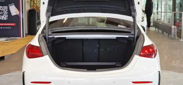 Mercedes-Benz C-Class view 9