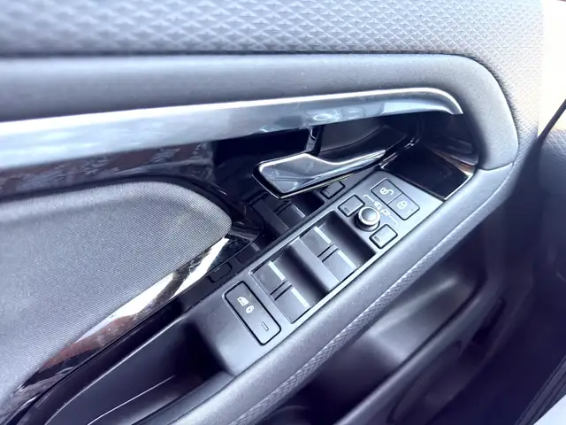 Land Rover Range Rover Evoque view 15