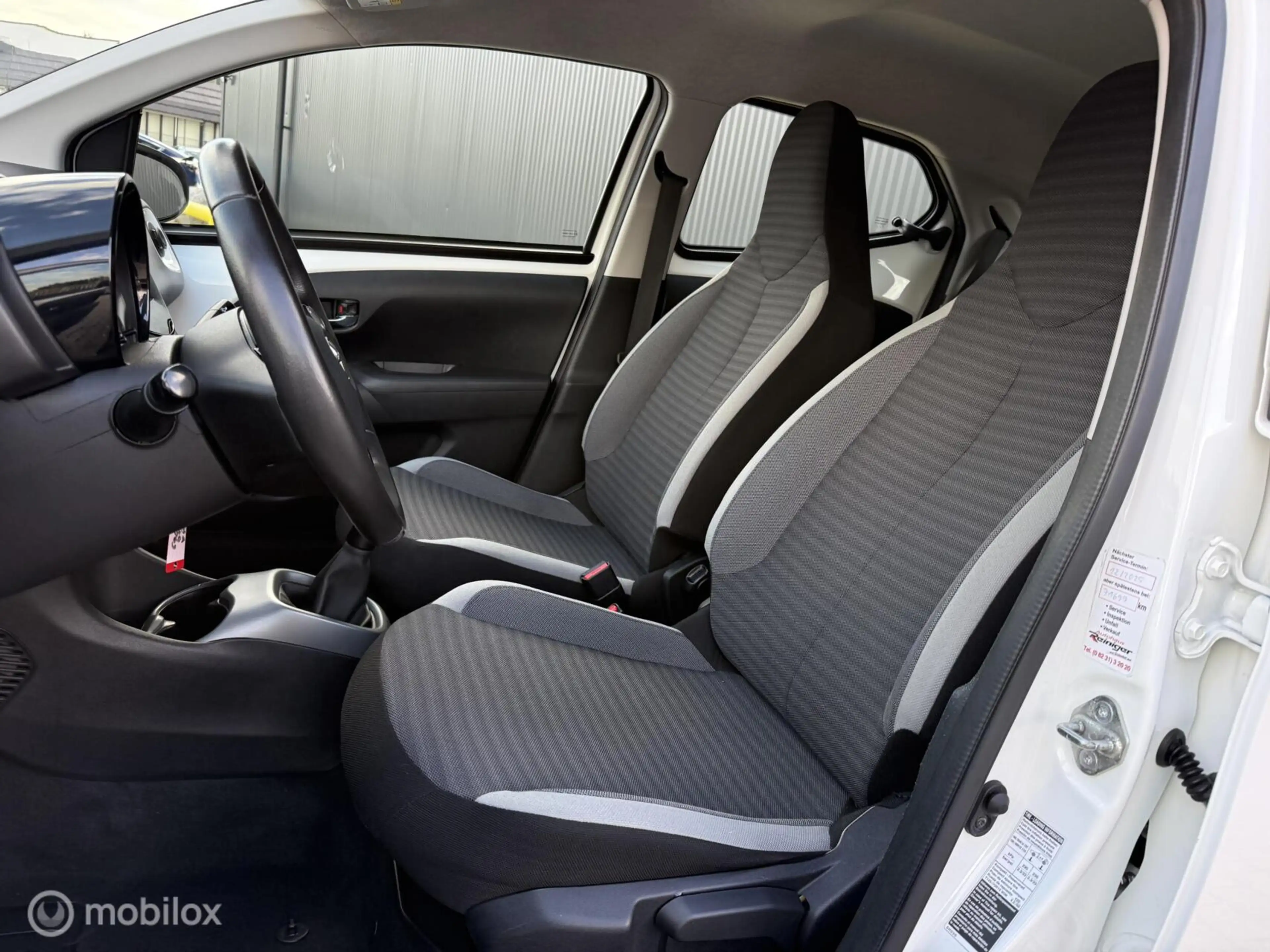 Toyota Aygo 1.0 VVT-i x-play CAMERA | CARPLAY | TOPSTAAT — photo 4